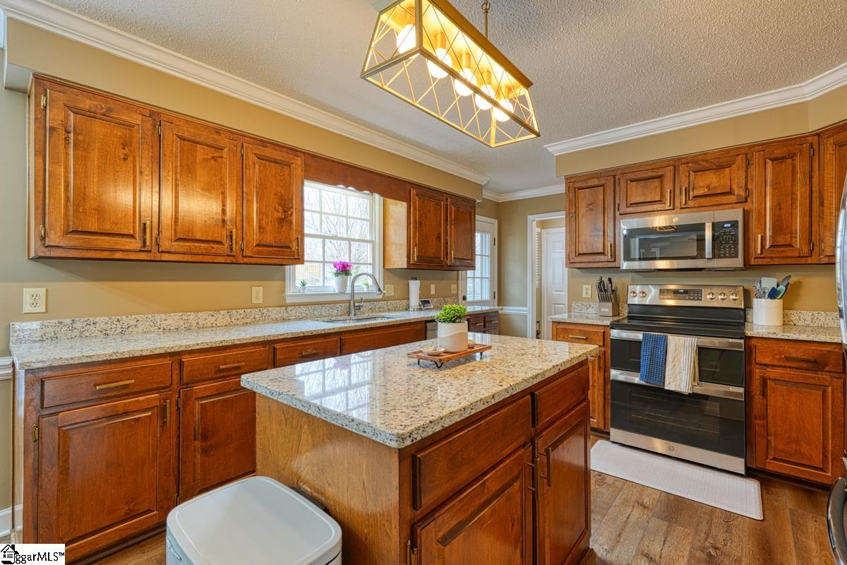 225 W Killarney Lake Moore, SC 29369