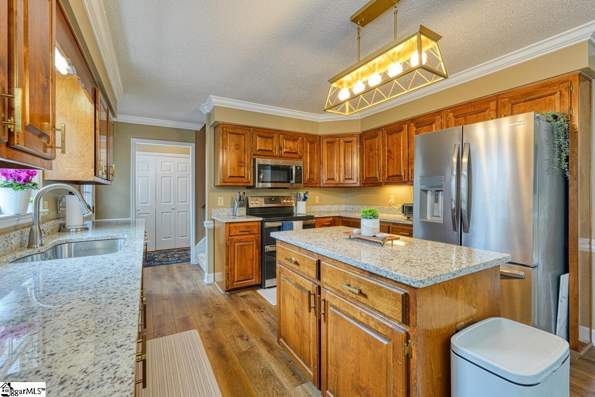 225 W Killarney Lake Moore, SC 29369