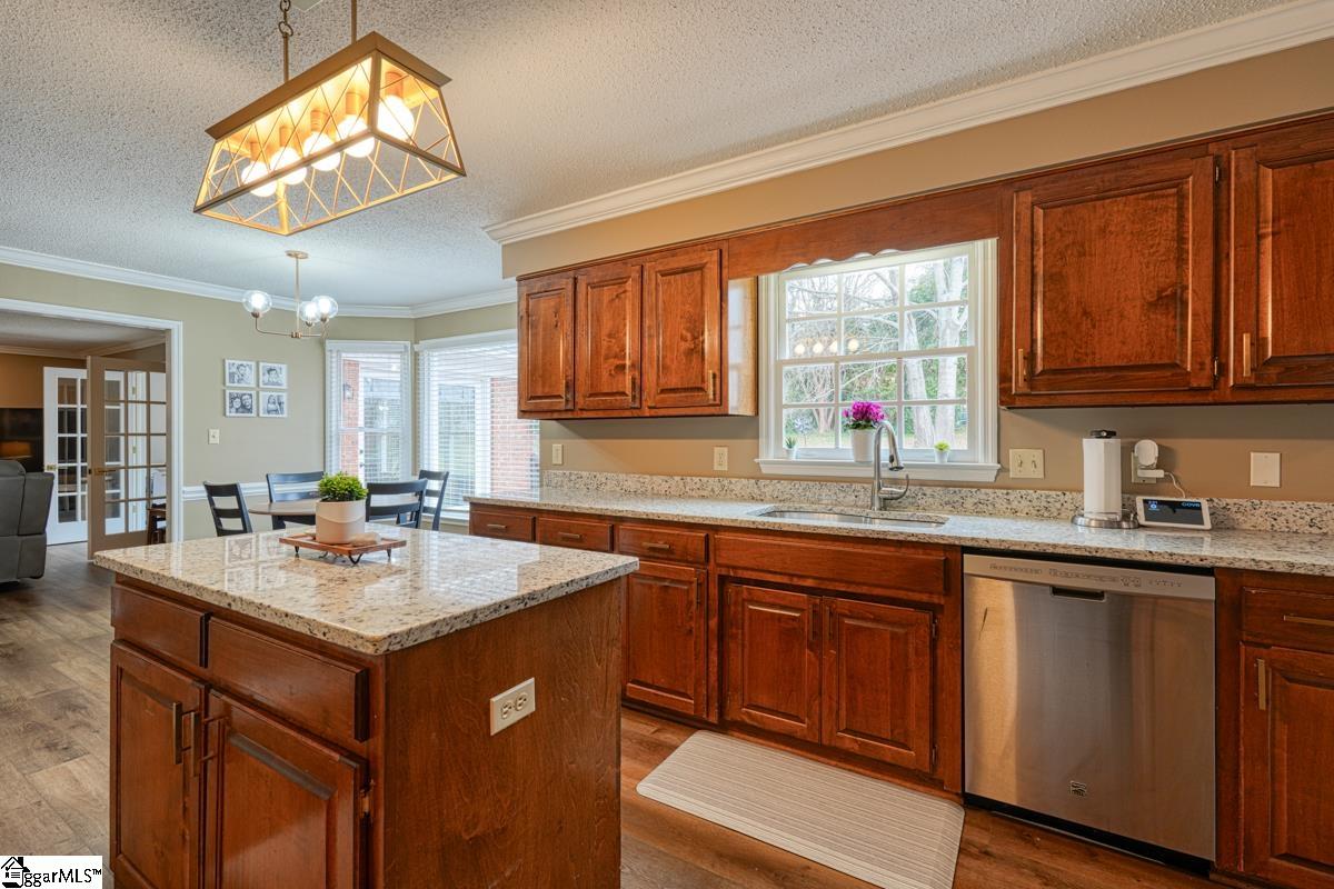 225 W Killarney Lake Moore, SC 29369