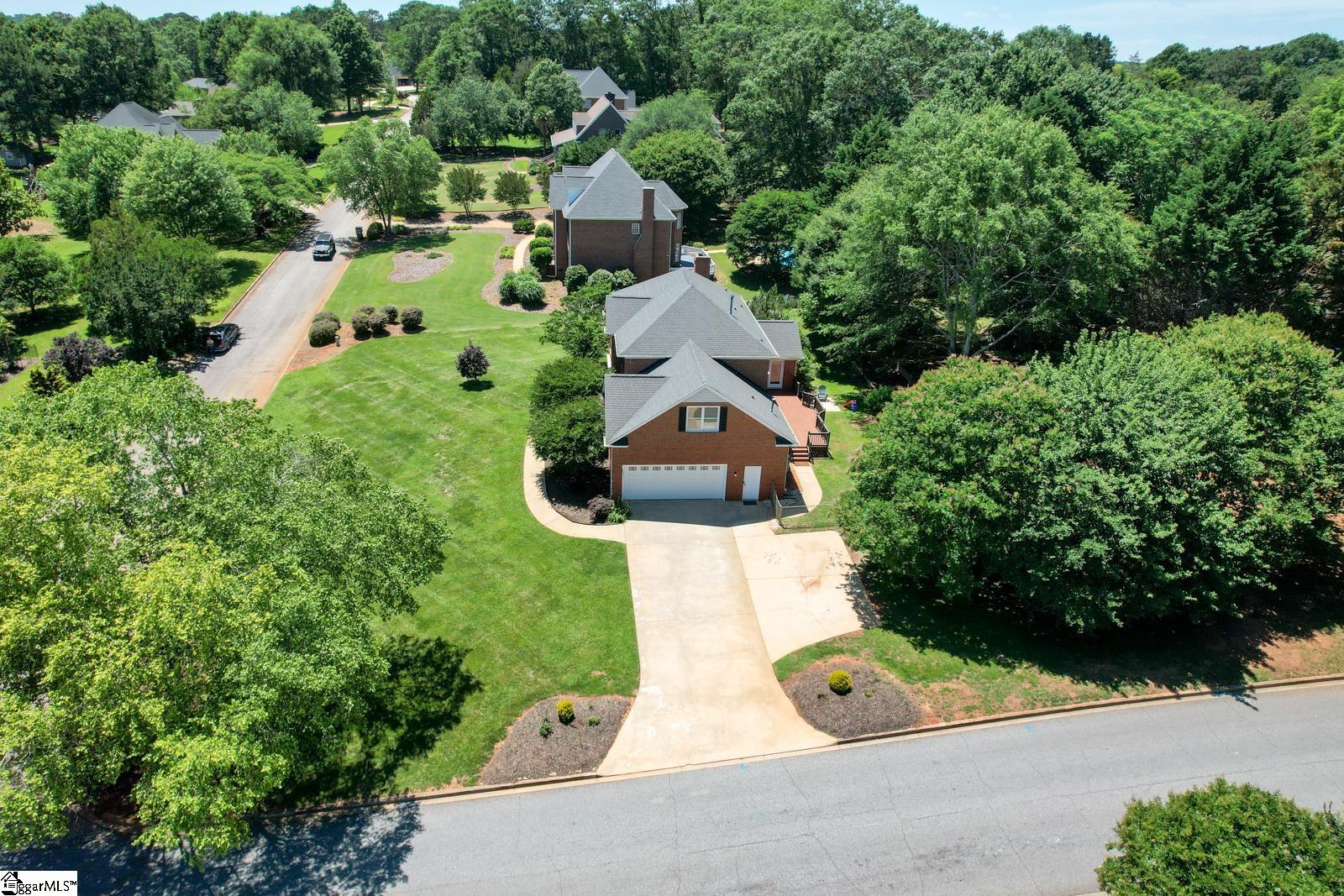 225 W Killarney Lake Moore, SC 29369