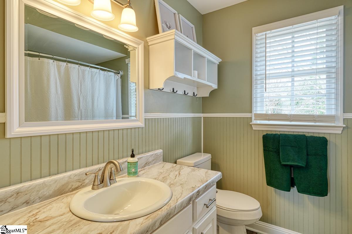 225 W Killarney Lake Moore, SC 29369