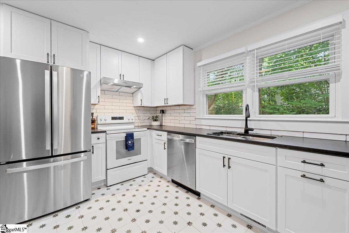 11 Brooks Avenue Greenville, SC 29617