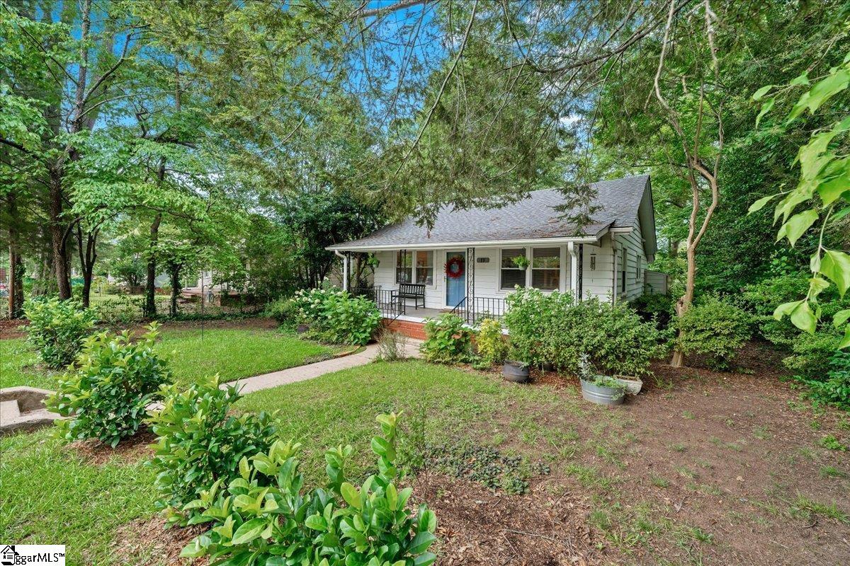 11 Brooks Avenue Greenville, SC 29617