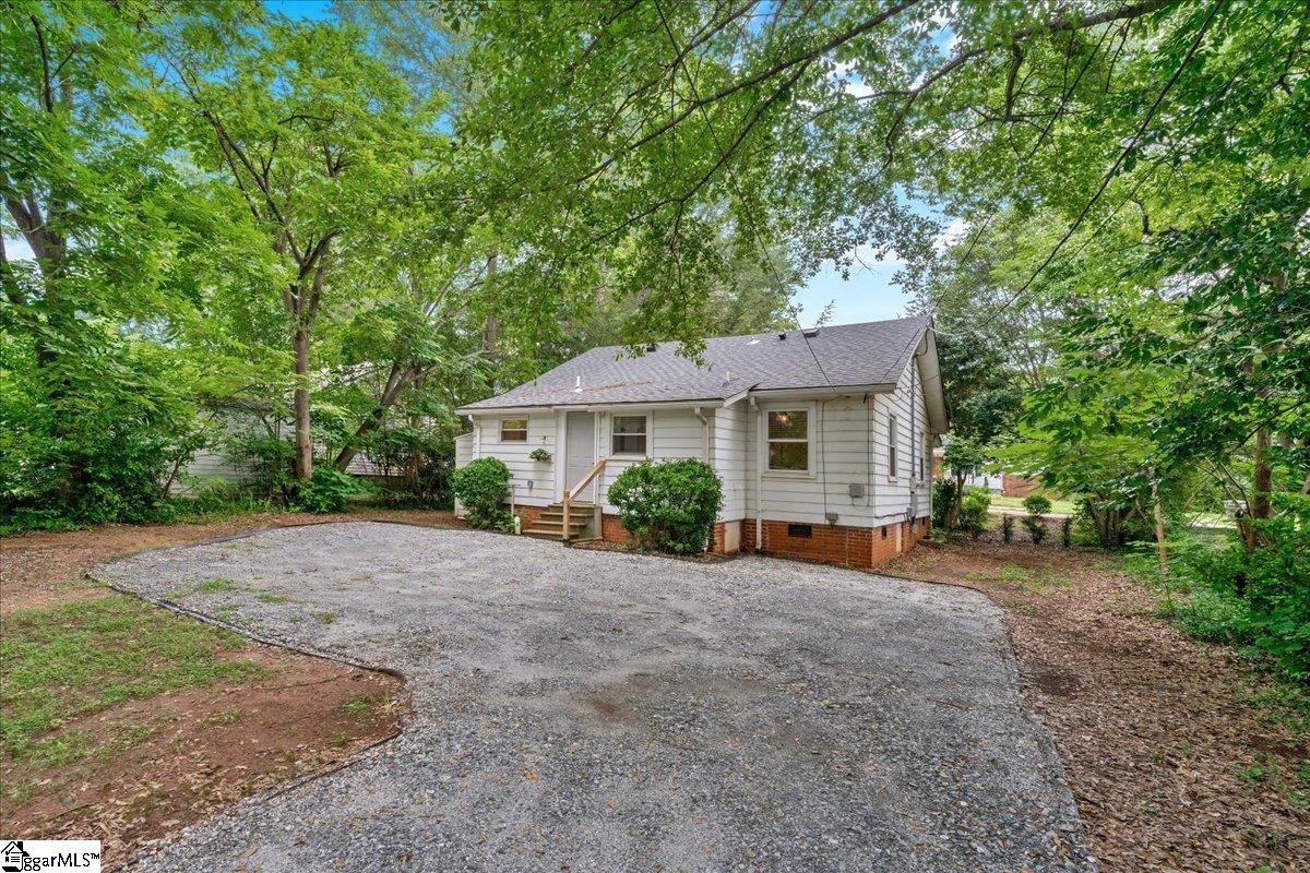 11 Brooks Avenue Greenville, SC 29617
