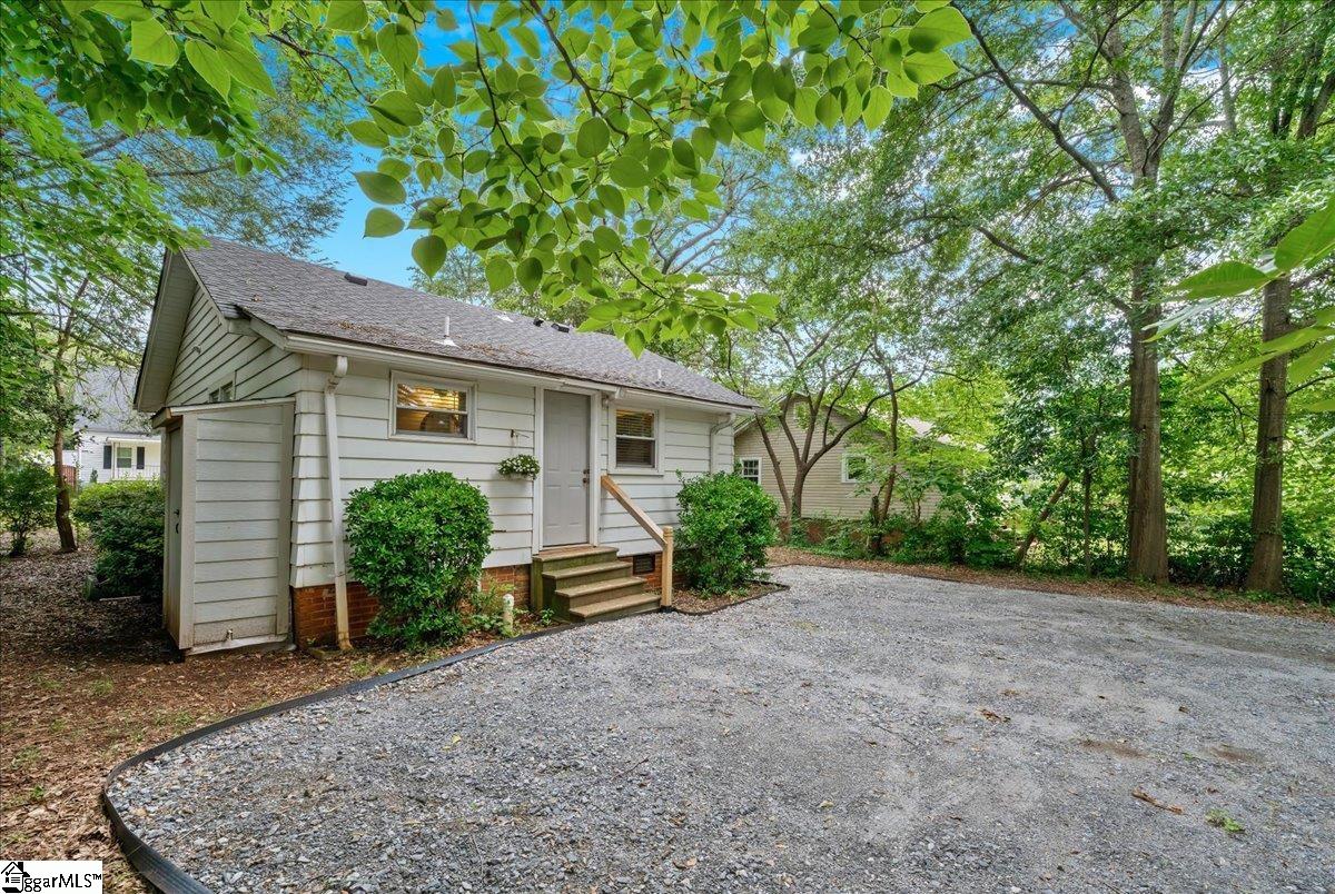 11 Brooks Avenue Greenville, SC 29617