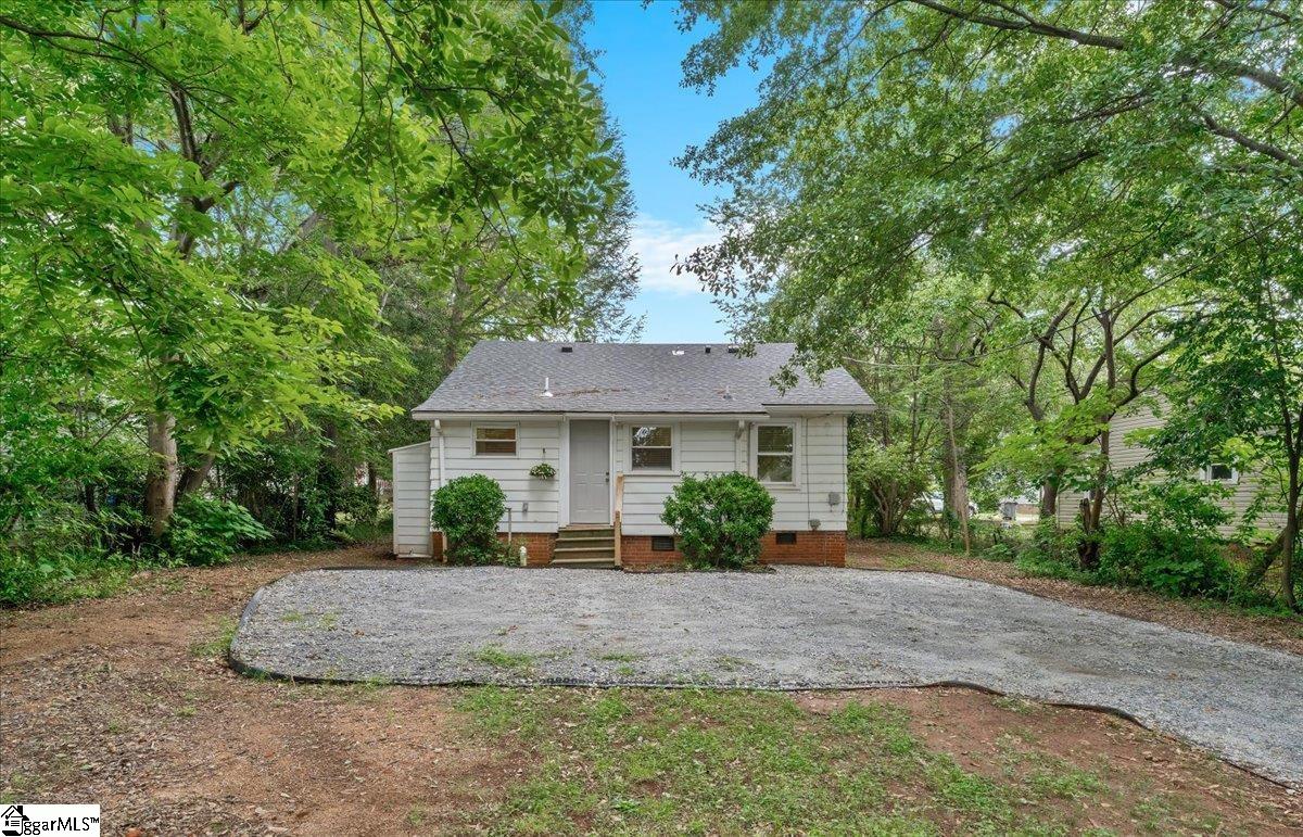 11 Brooks Avenue Greenville, SC 29617