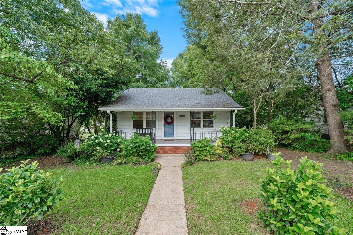 11 Brooks Avenue Greenville, SC 29617