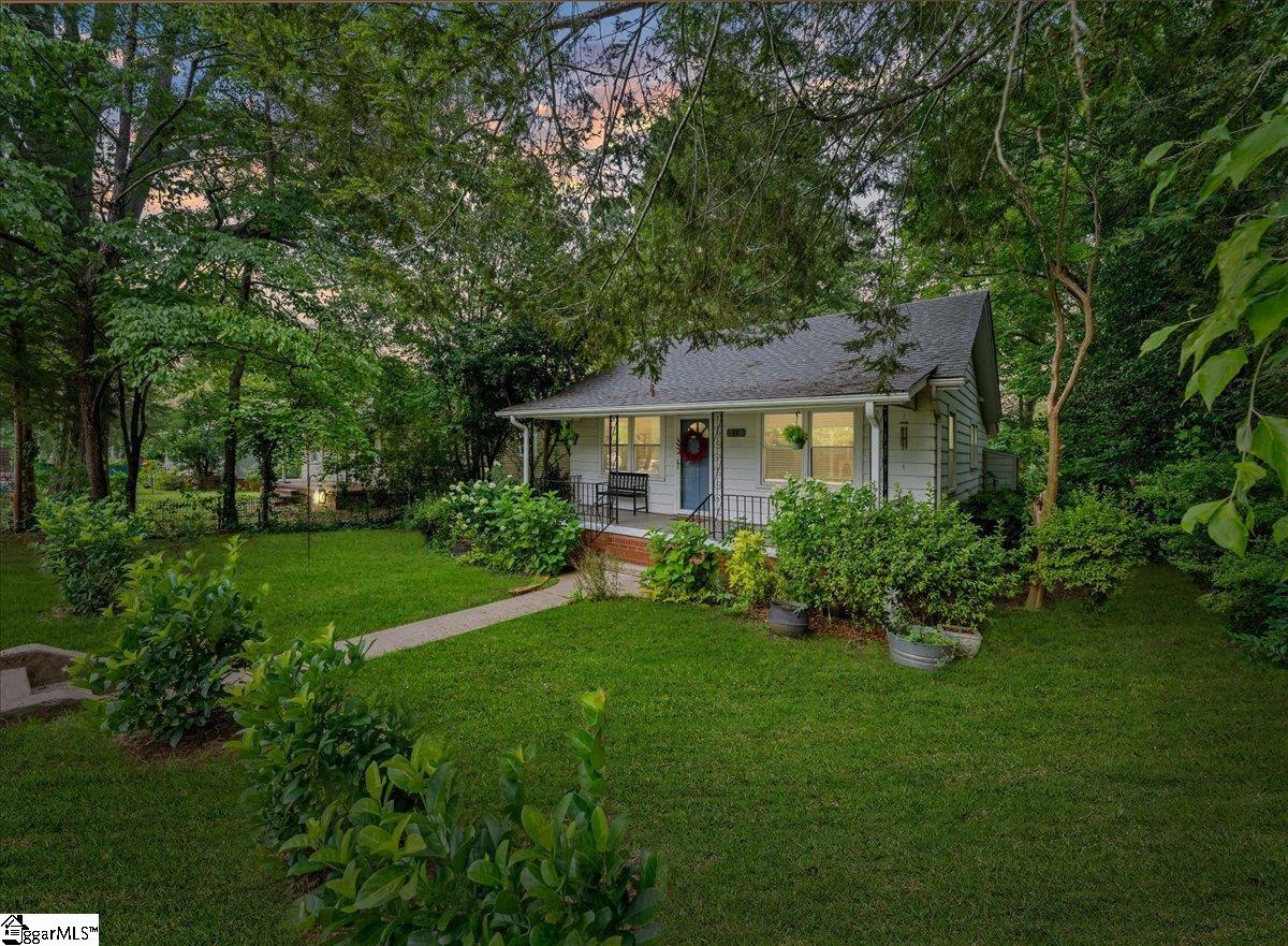 11 Brooks Avenue Greenville, SC 29617