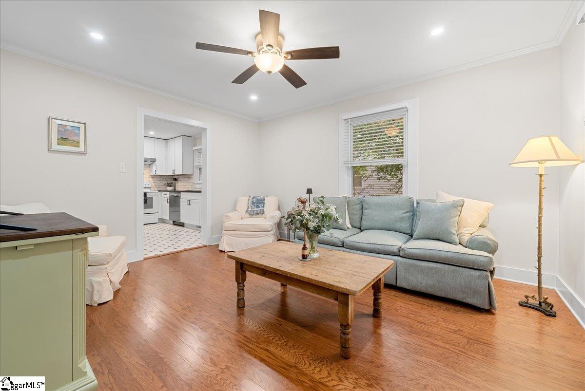 11 Brooks Avenue Greenville, SC 29617