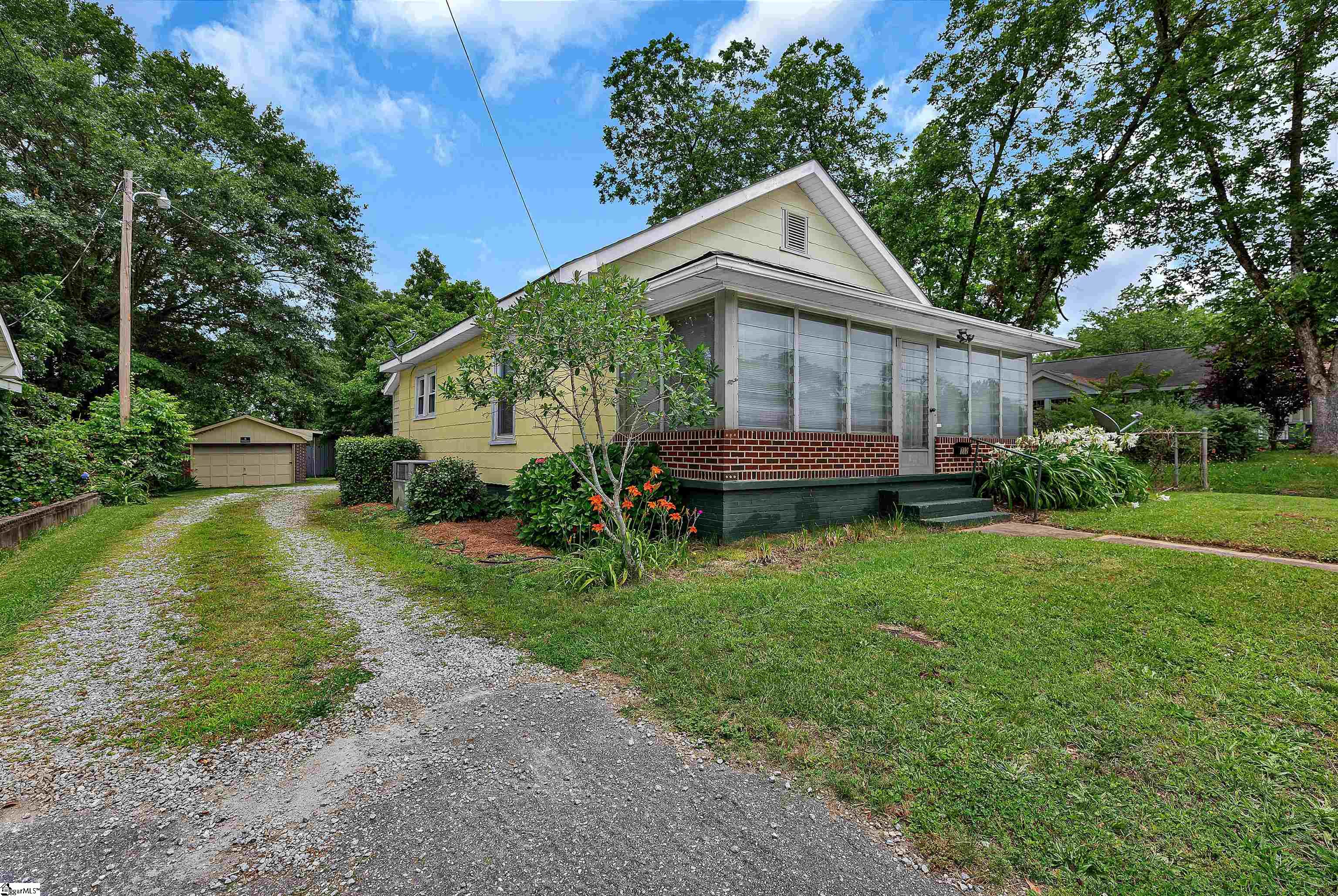 712 W Main Street Easley, SC 29640