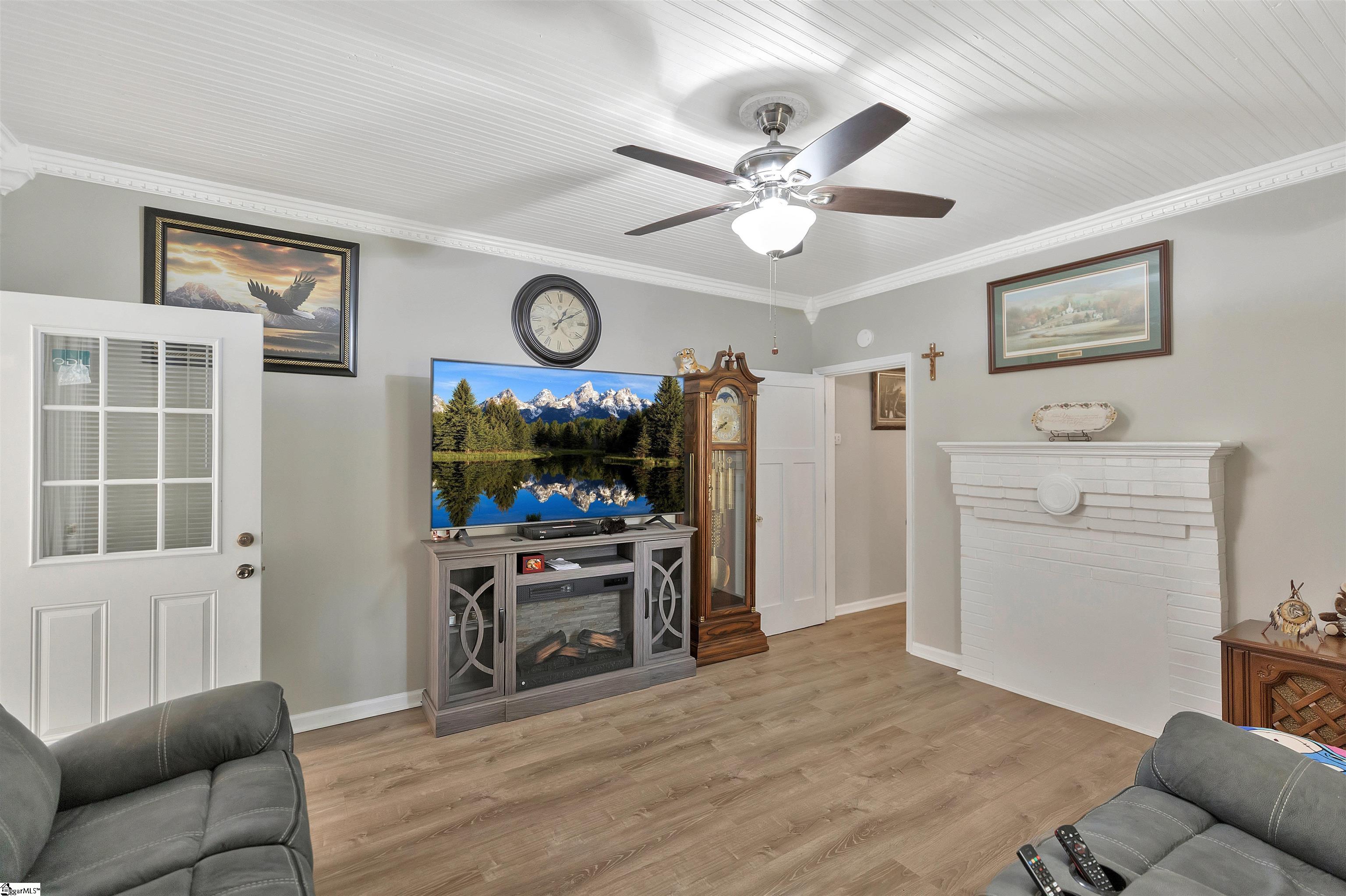 712 W Main Street Easley, SC 29640