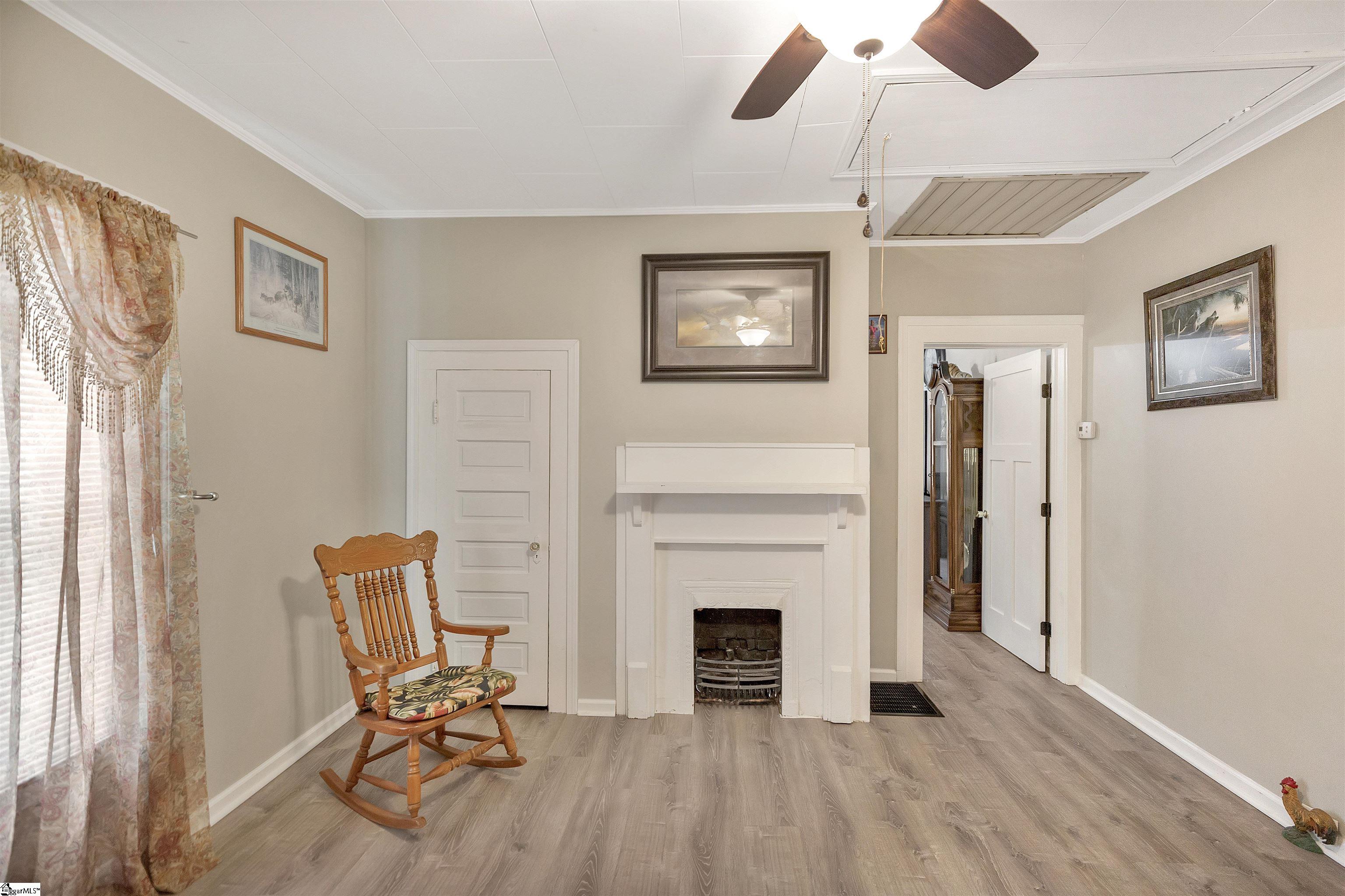 712 W Main Street Easley, SC 29640