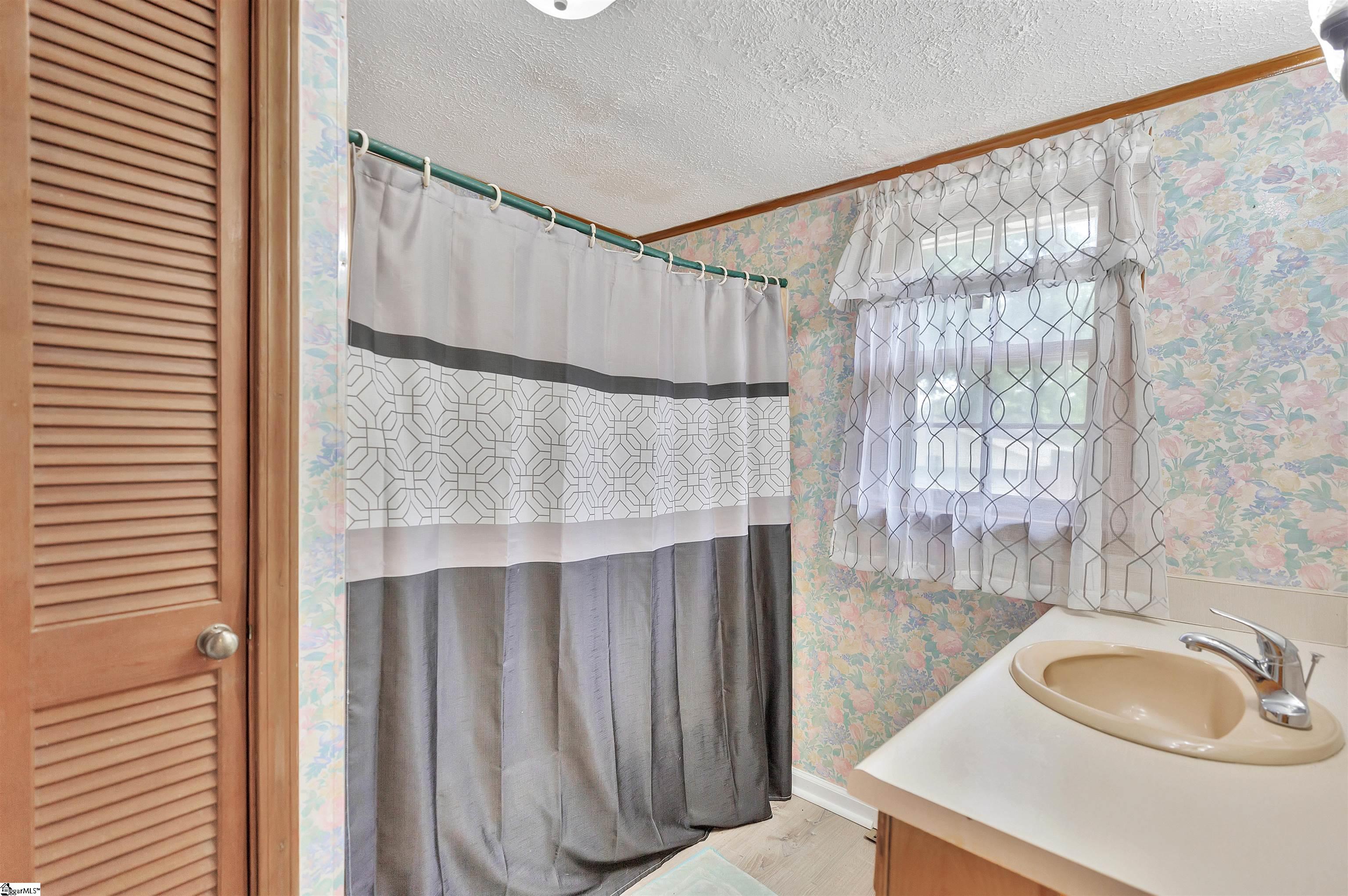 712 W Main Street Easley, SC 29640