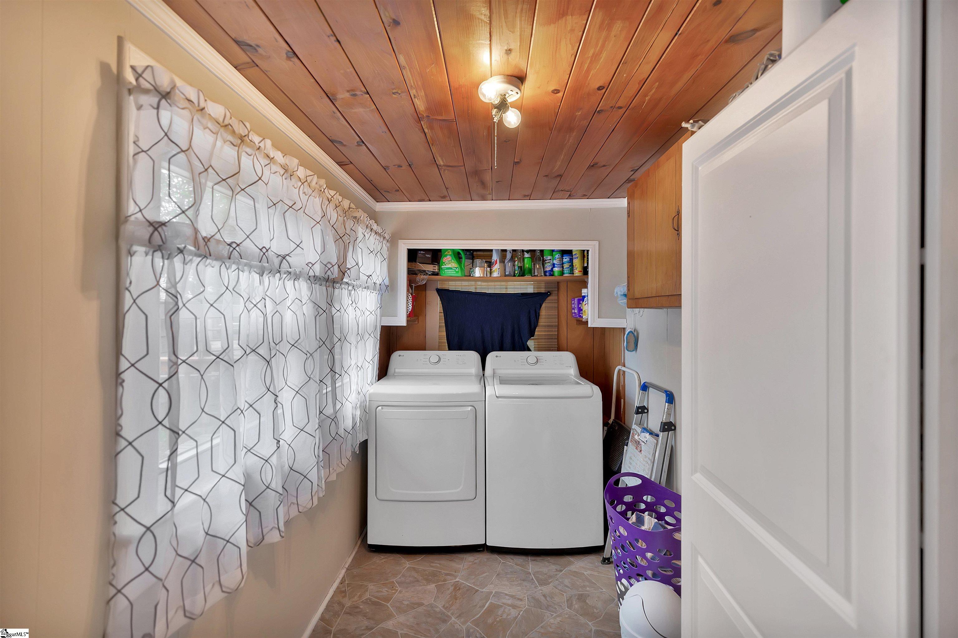 712 W Main Street Easley, SC 29640