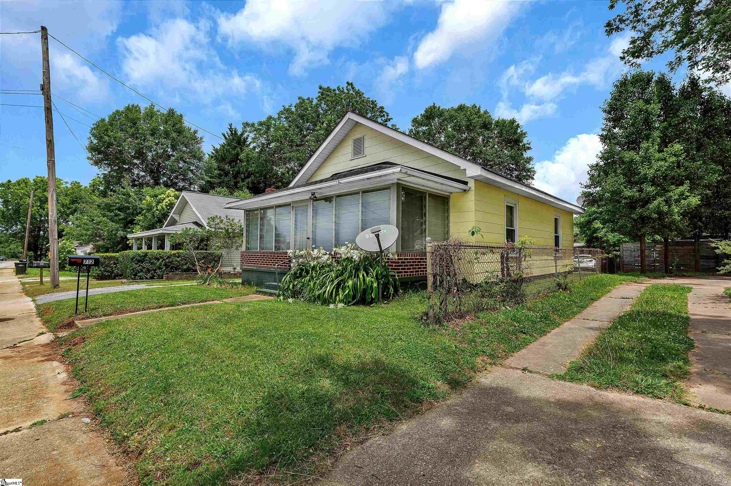 712 W Main Street Easley, SC 29640