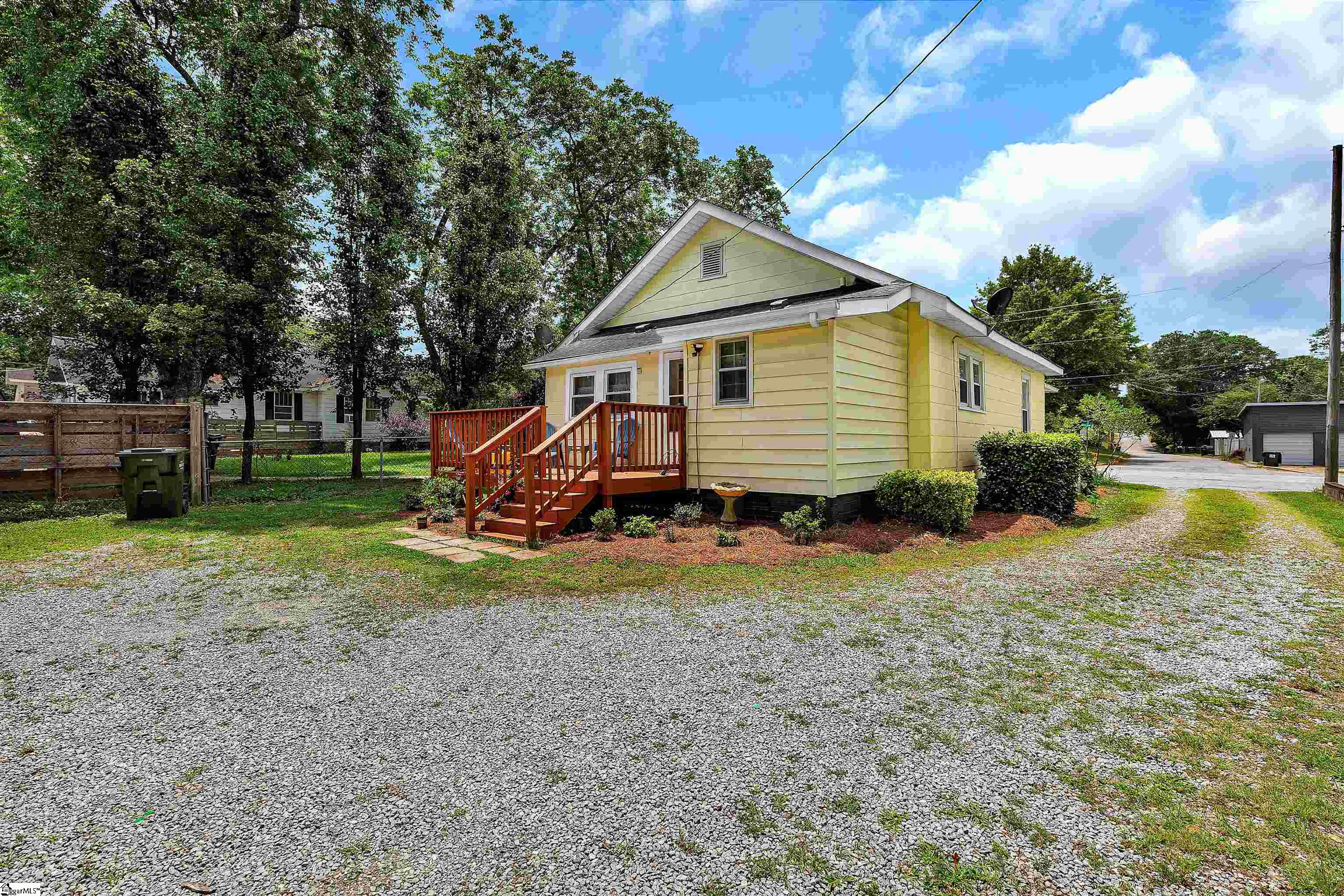 712 W Main Street Easley, SC 29640