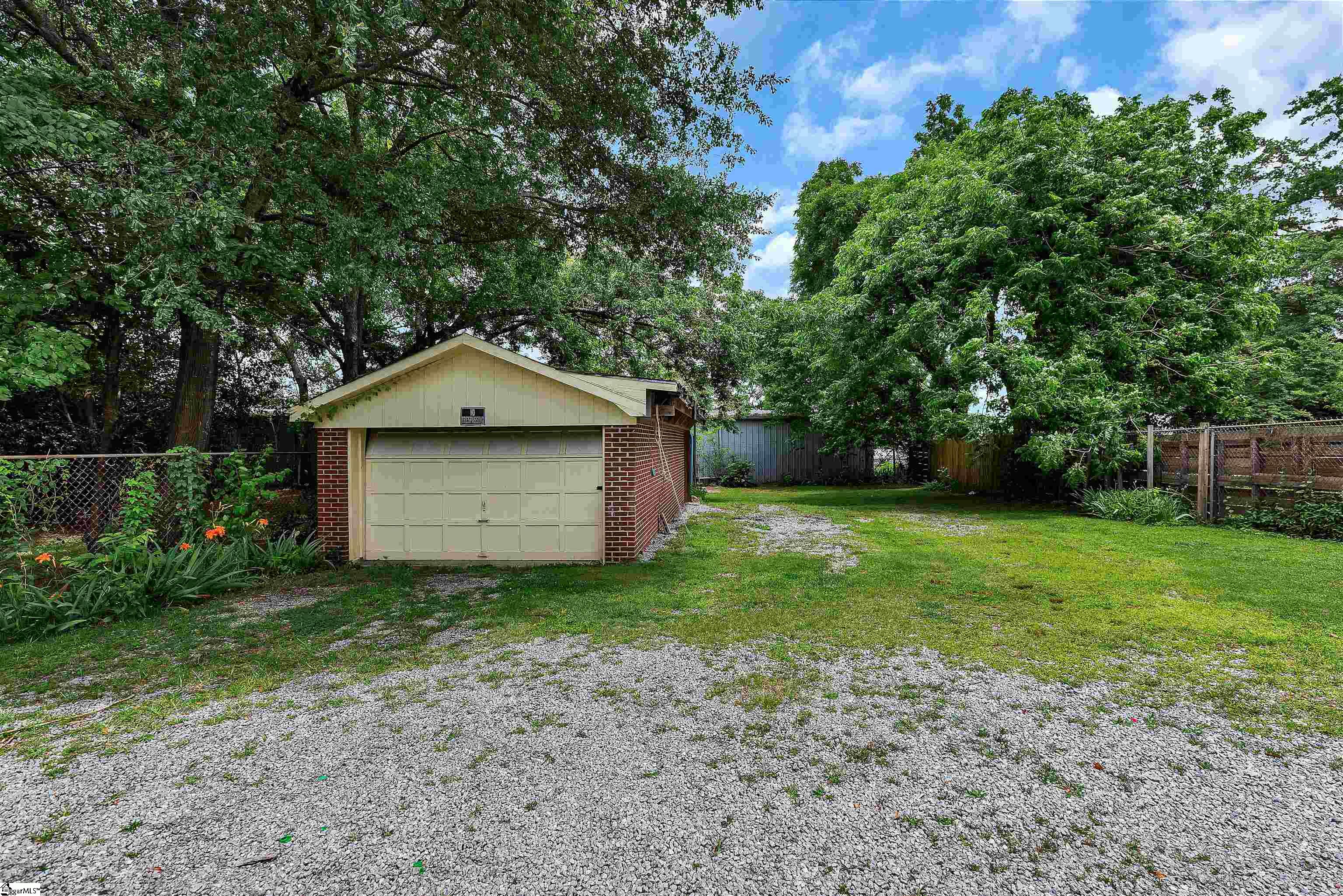 712 W Main Street Easley, SC 29640