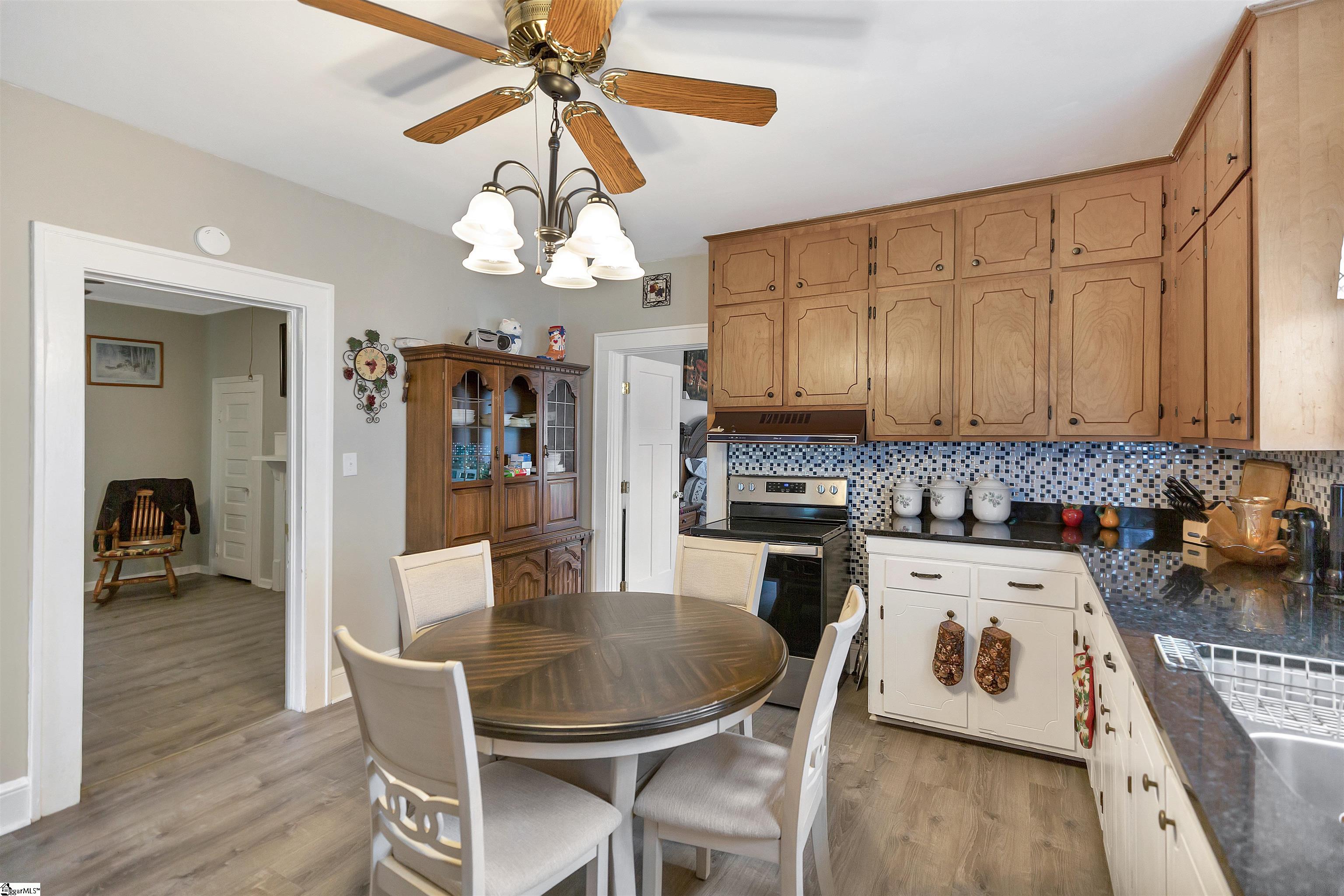 712 W Main Street Easley, SC 29640