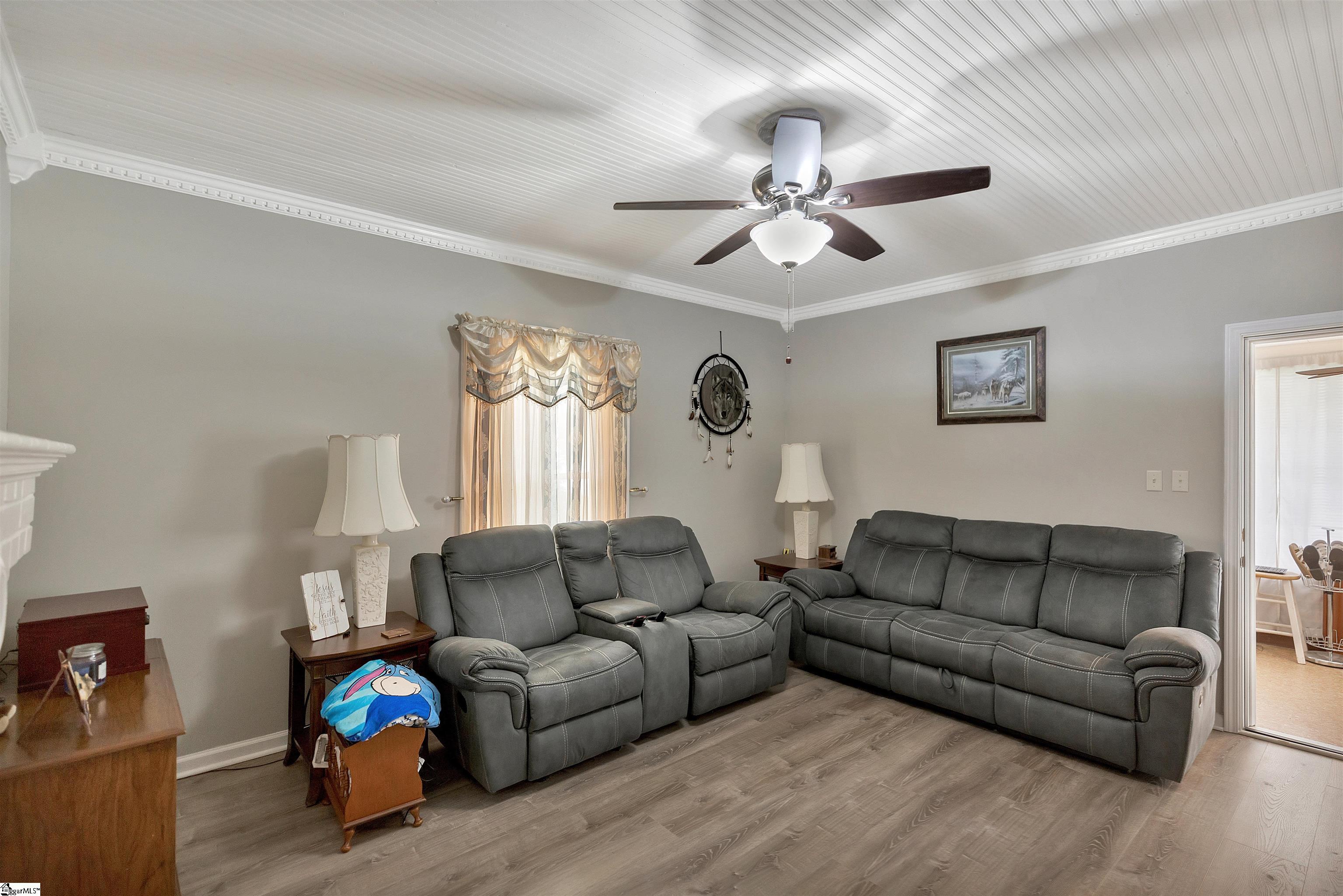 712 W Main Street Easley, SC 29640
