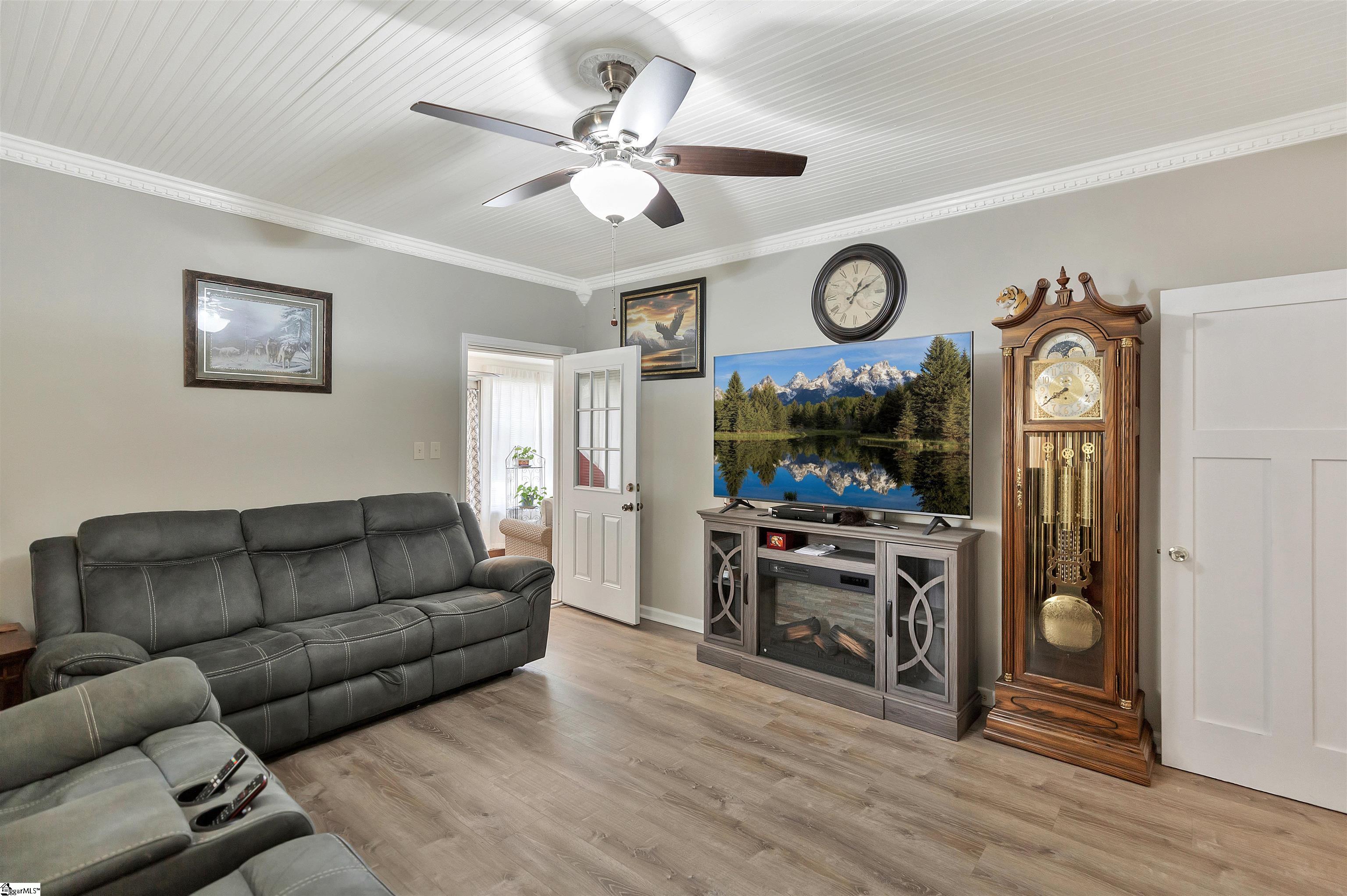 712 W Main Street Easley, SC 29640