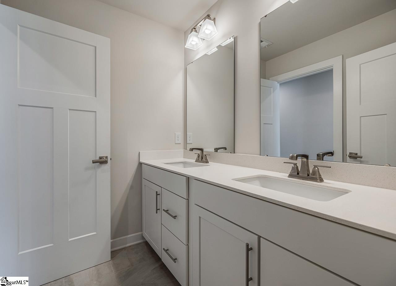 372 Hollythorpe Lane Fountain Inn, SC 29644