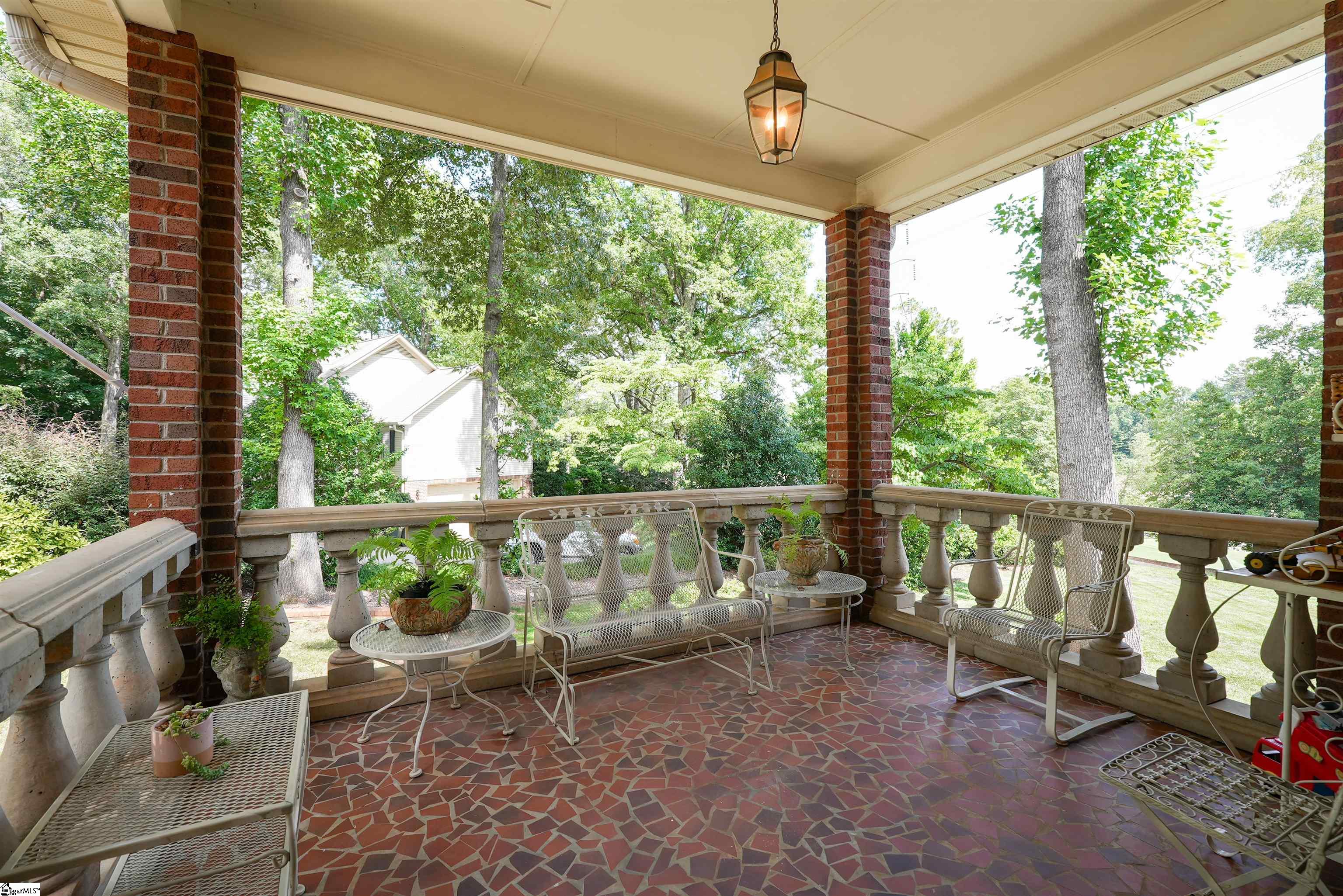 61 Forest Lane Greenville, SC 29605