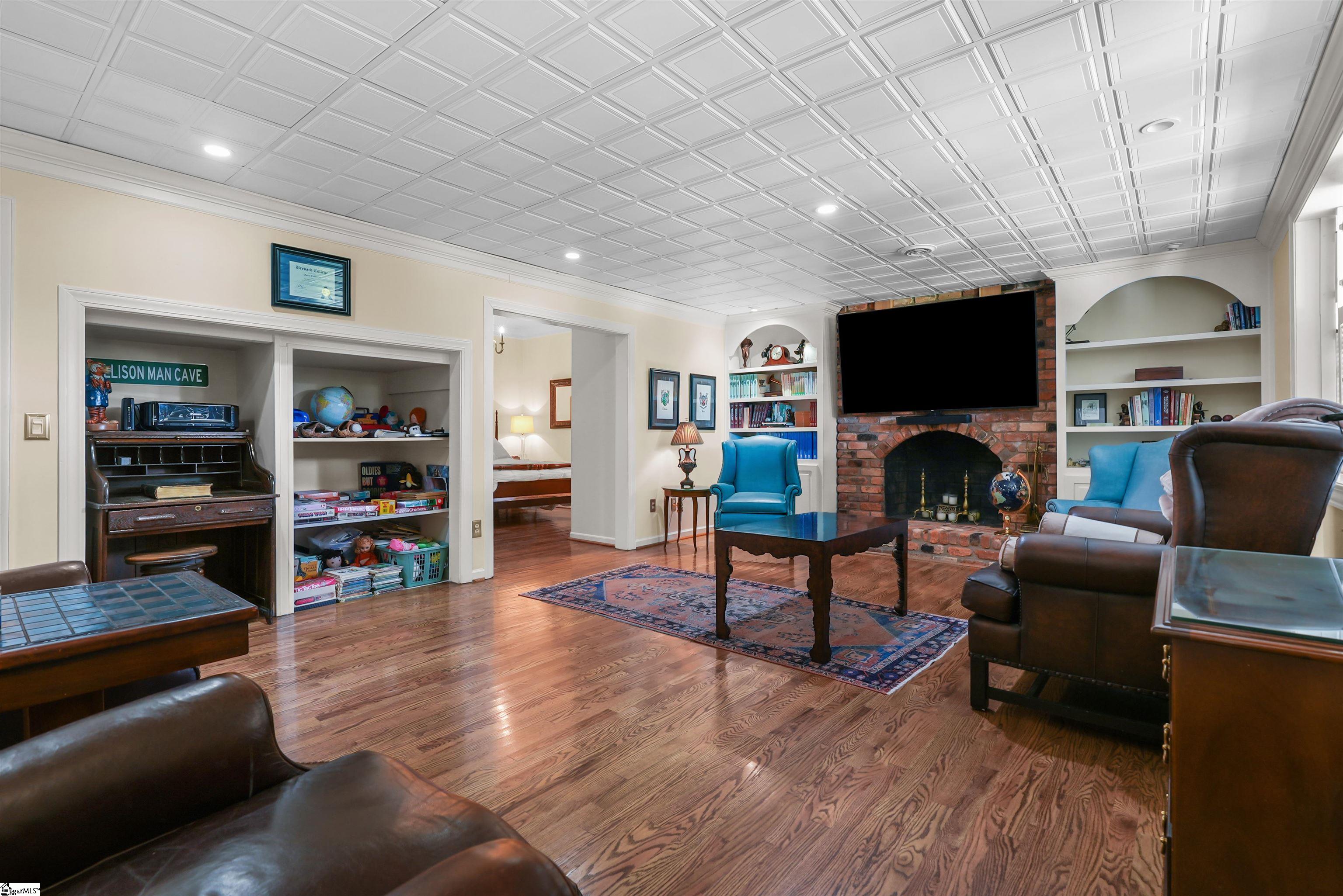 61 Forest Lane Greenville, SC 29605