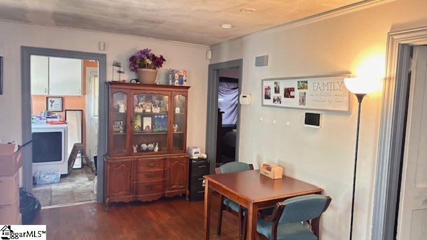 32 Prancer Avenue Greenville, SC 29605