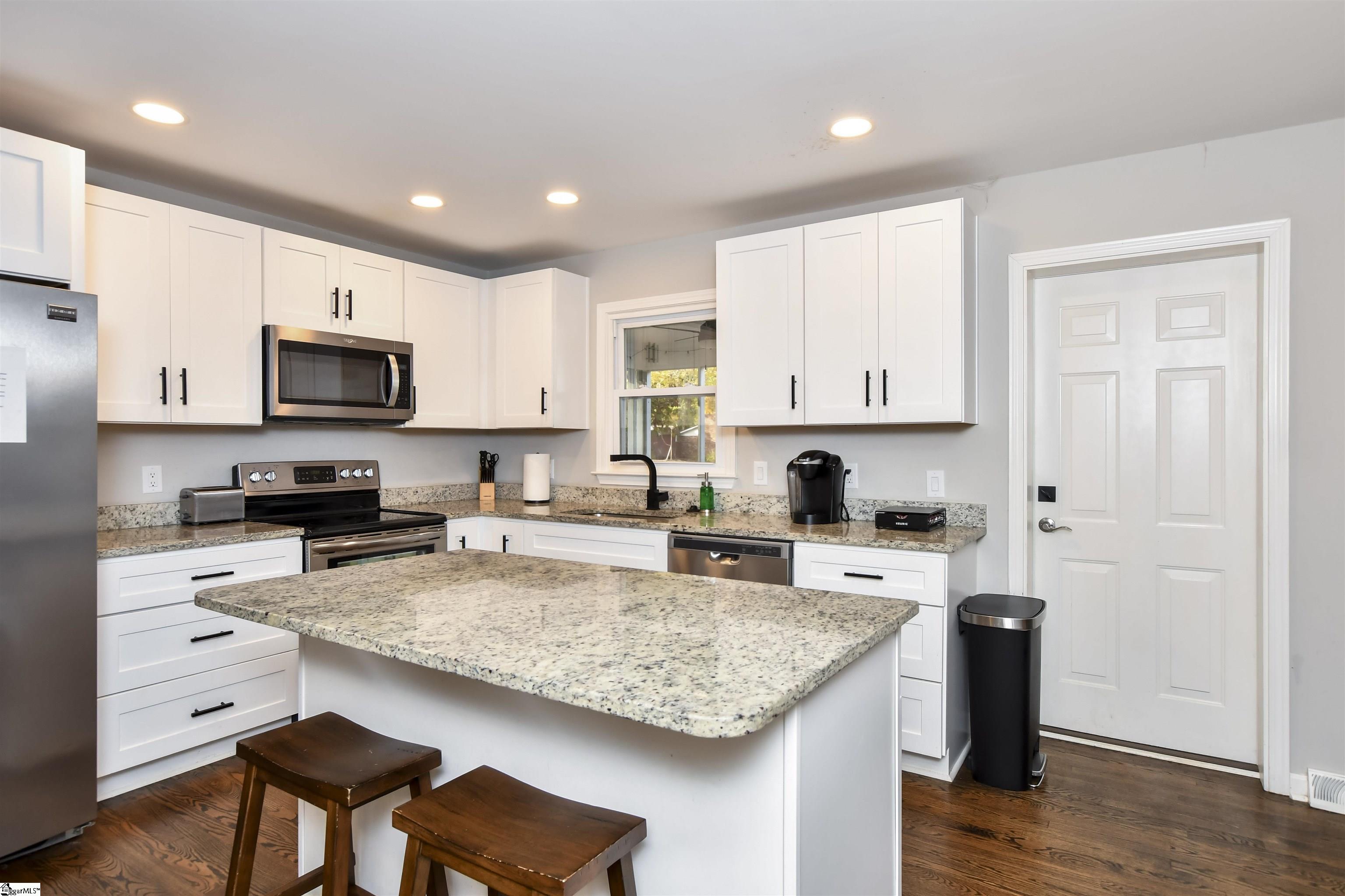 105 Bridges Avenue Taylors, SC 29687