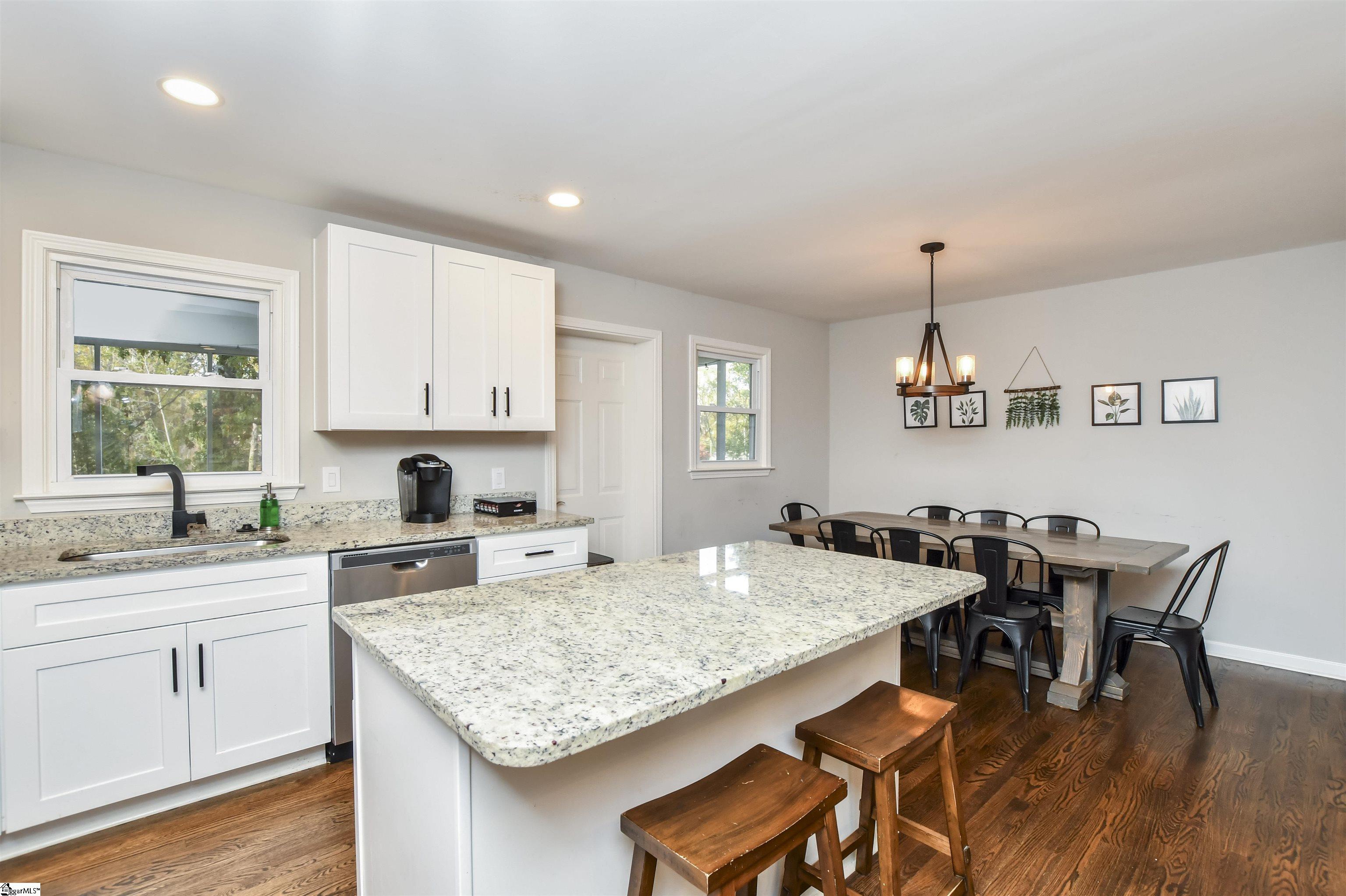 105 Bridges Avenue Taylors, SC 29687