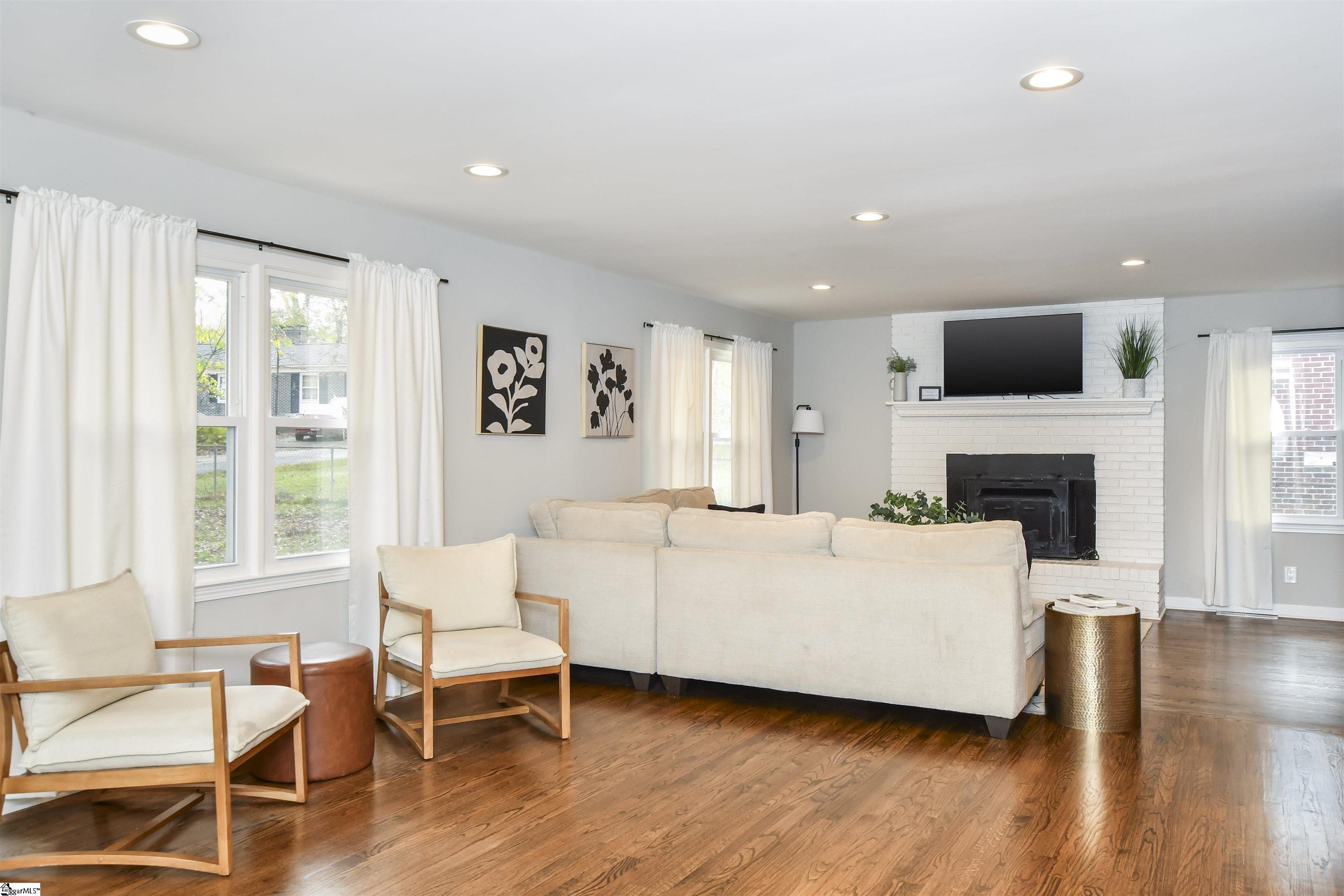 105 Bridges Avenue Taylors, SC 29687