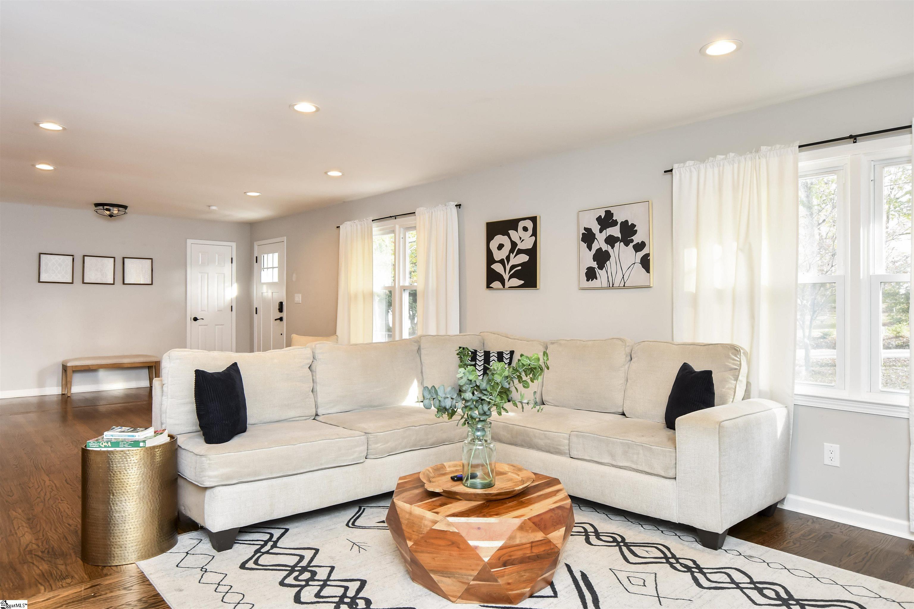 105 Bridges Avenue Taylors, SC 29687