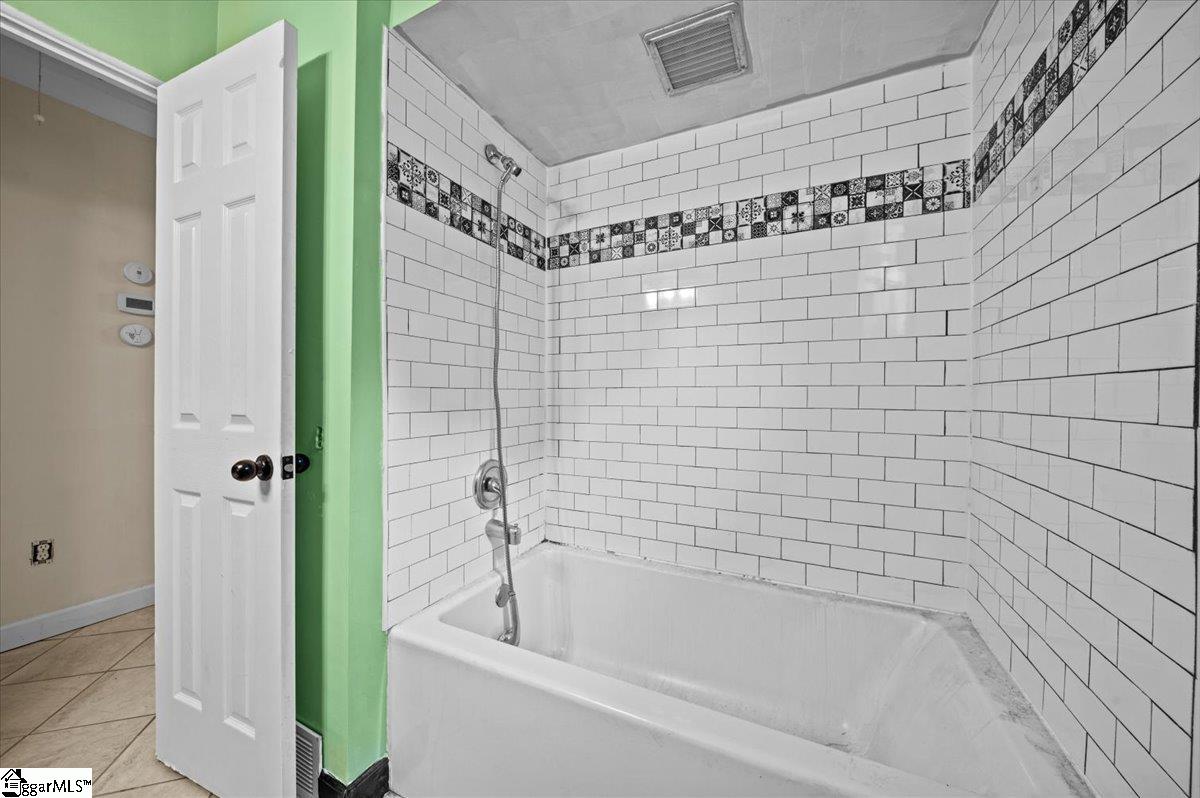 3330 Robin Hood Drive Spartanburg, SC 29303