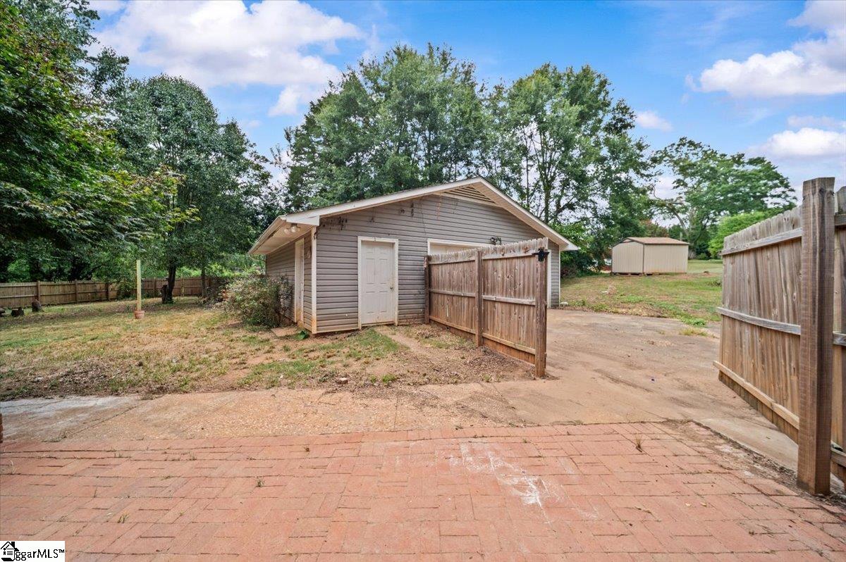 3330 Robin Hood Drive Spartanburg, SC 29303