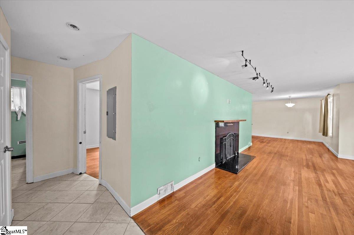 3330 Robin Hood Drive Spartanburg, SC 29303