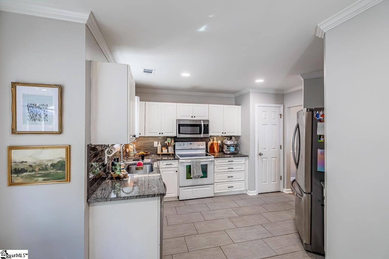 630 Fairview Lake Way Simpsonville, SC 29680