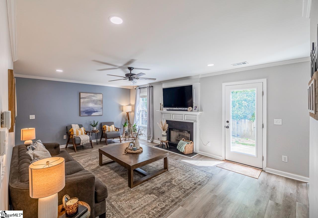 630 Fairview Lake Way Simpsonville, SC 29680