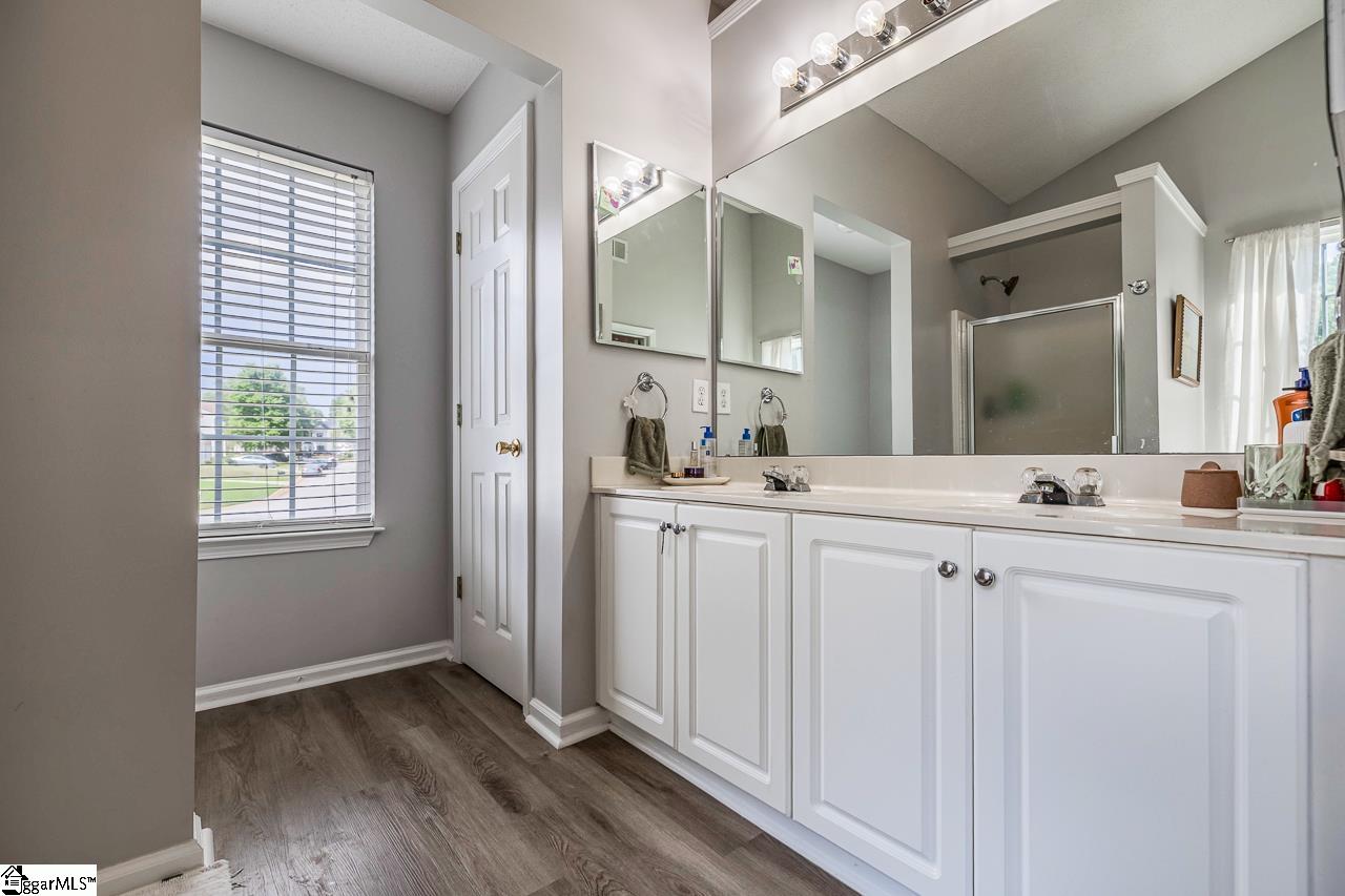 630 Fairview Lake Way Simpsonville, SC 29680