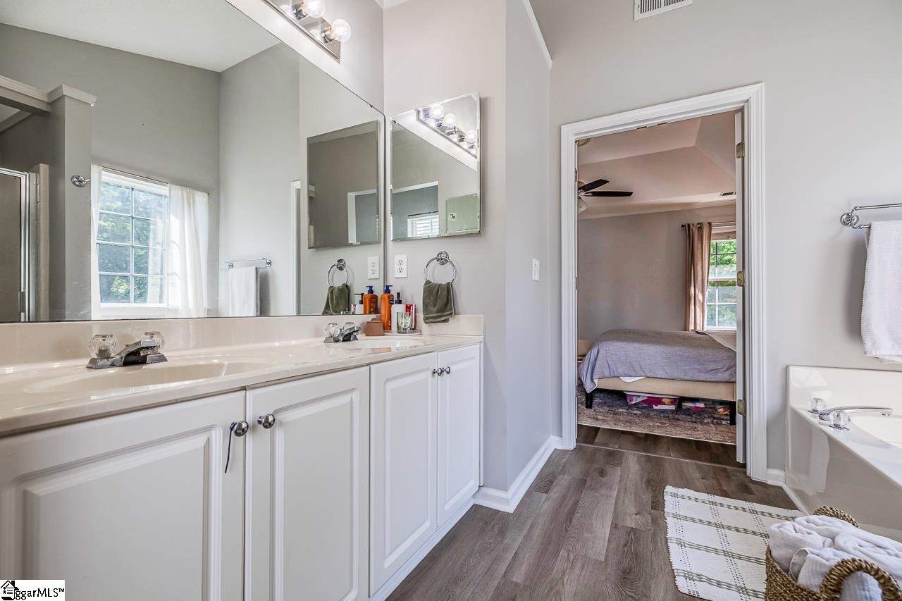 630 Fairview Lake Way Simpsonville, SC 29680