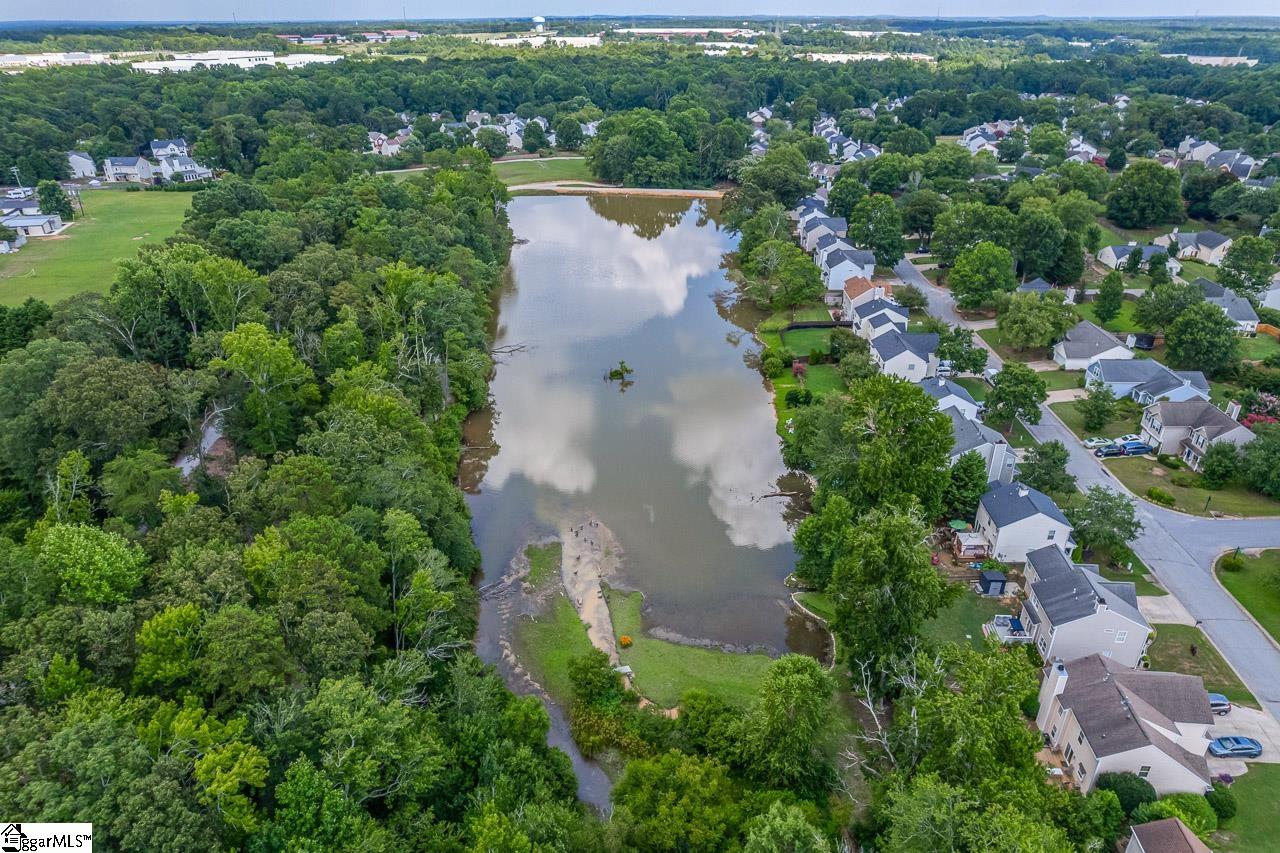 630 Fairview Lake Way Simpsonville, SC 29680