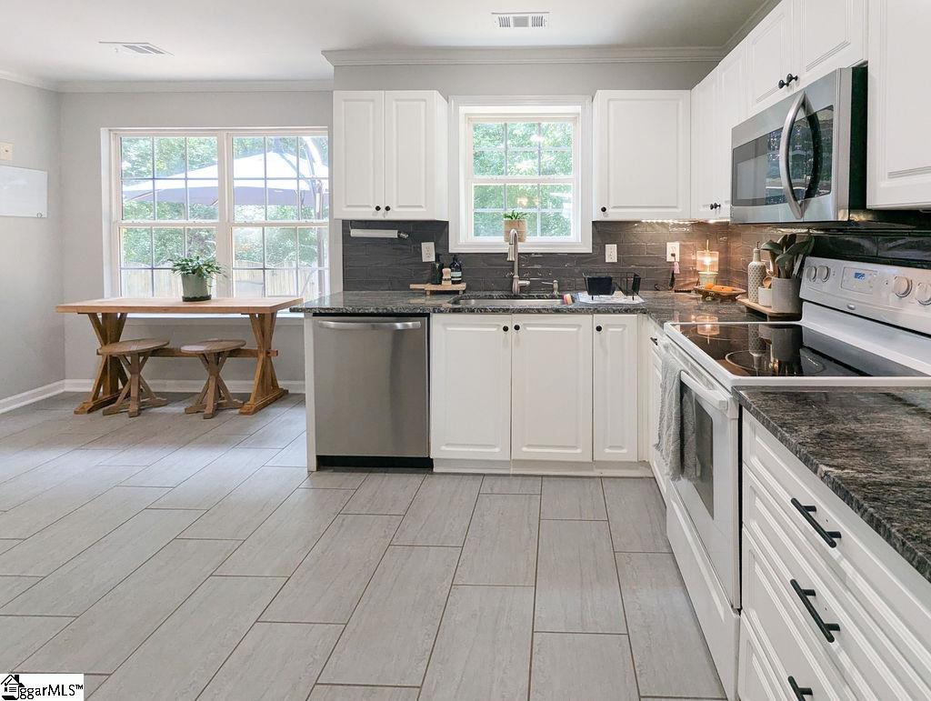 630 Fairview Lake Way Simpsonville, SC 29680