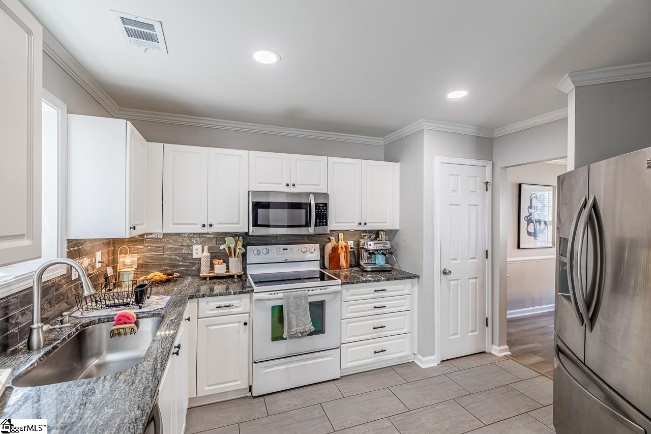 630 Fairview Lake Way Simpsonville, SC 29680
