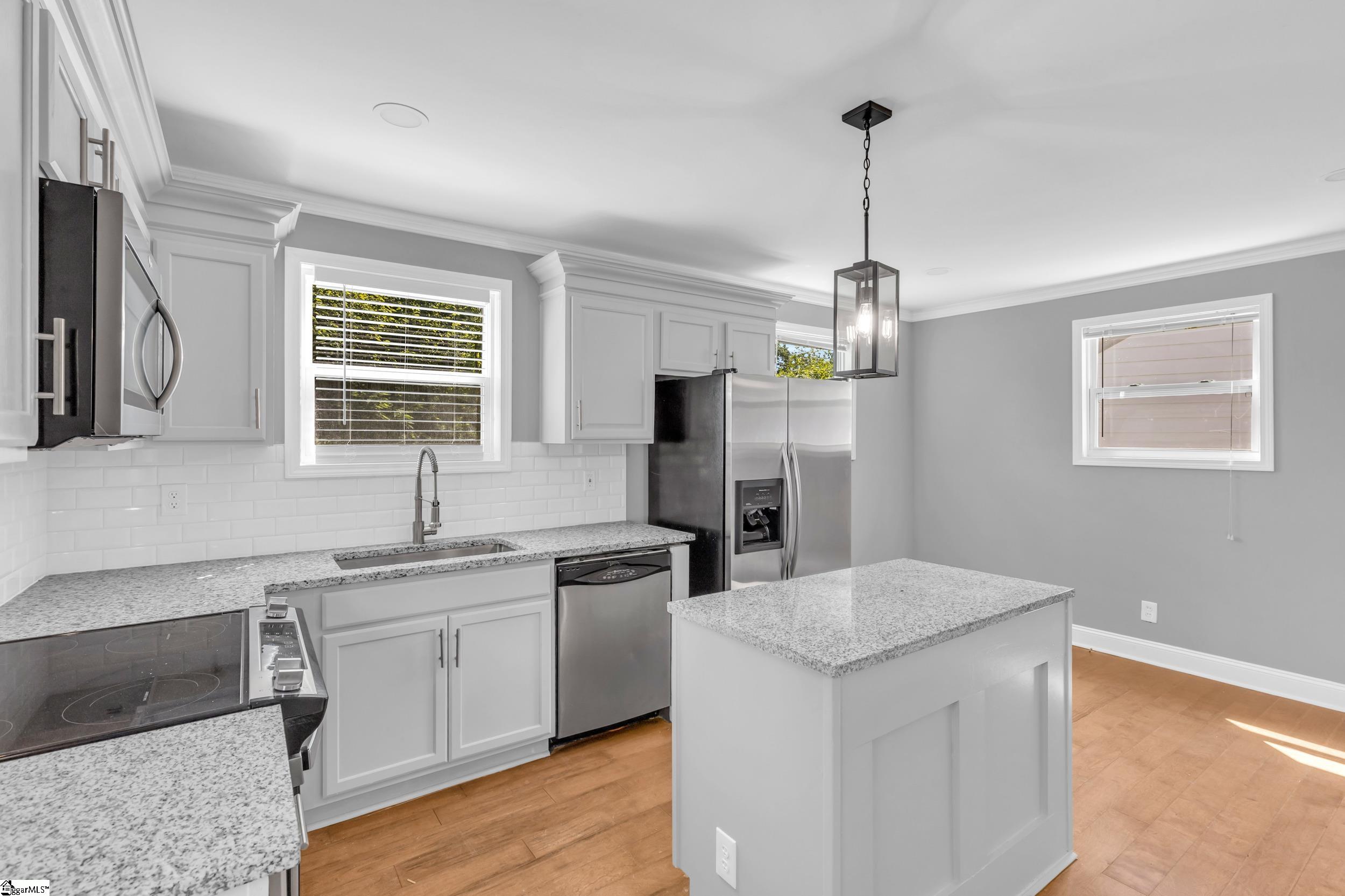 5 Skyland Drive Greenville, SC 29607-1943