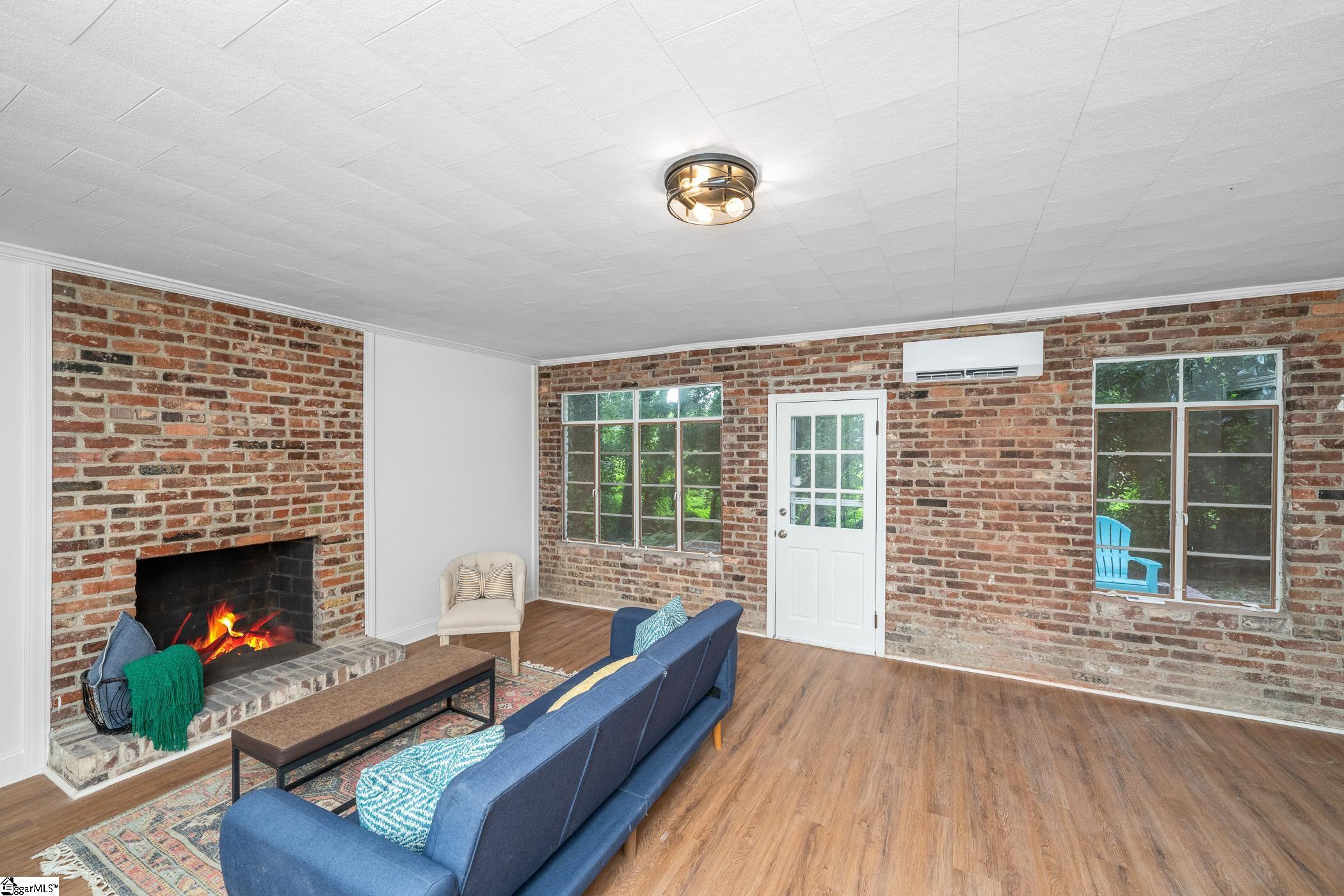 11 Indian Springs Drive Greenville, SC 29615