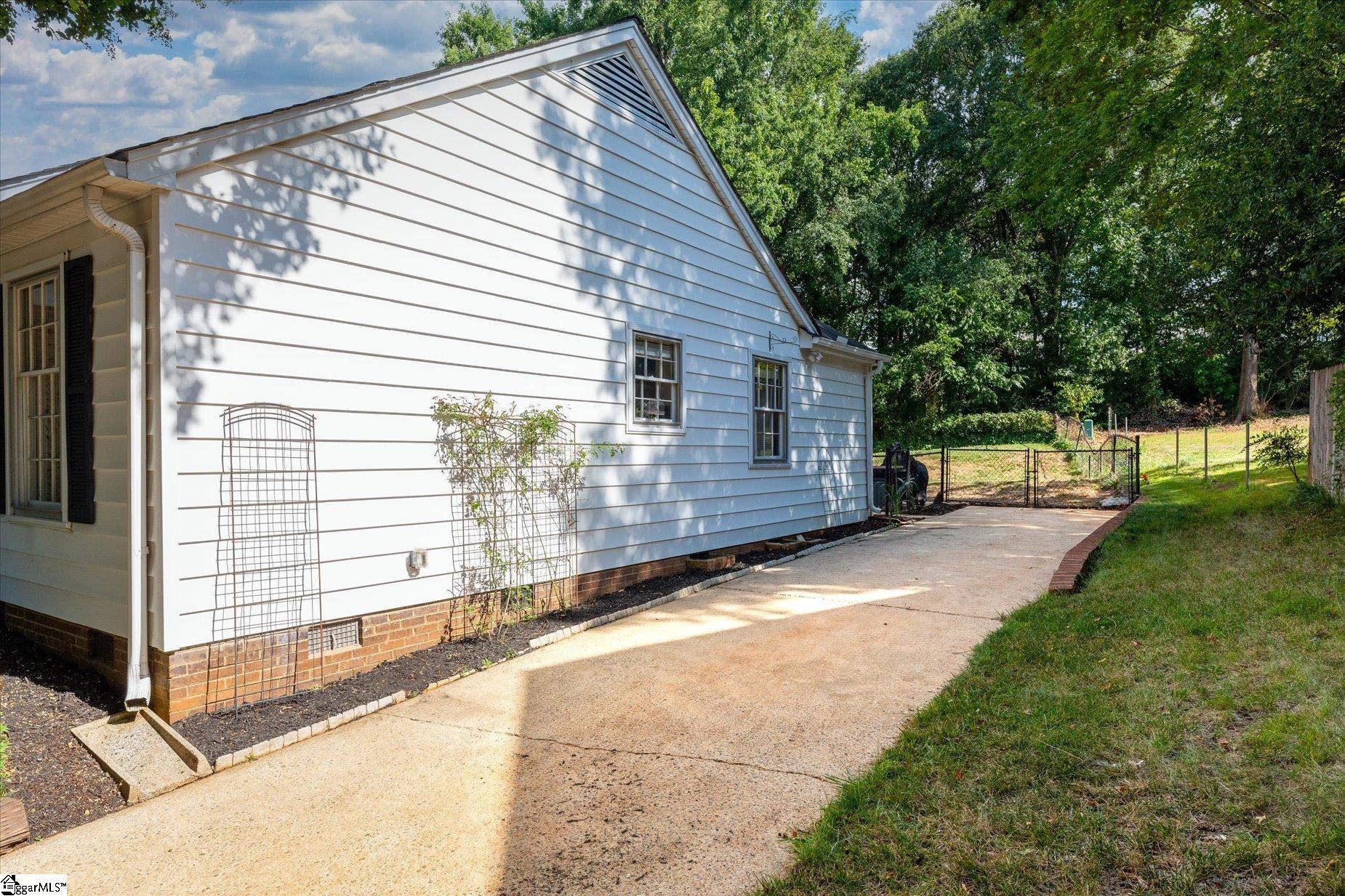 4968 Vineyard Lane Greenville, SC 29615