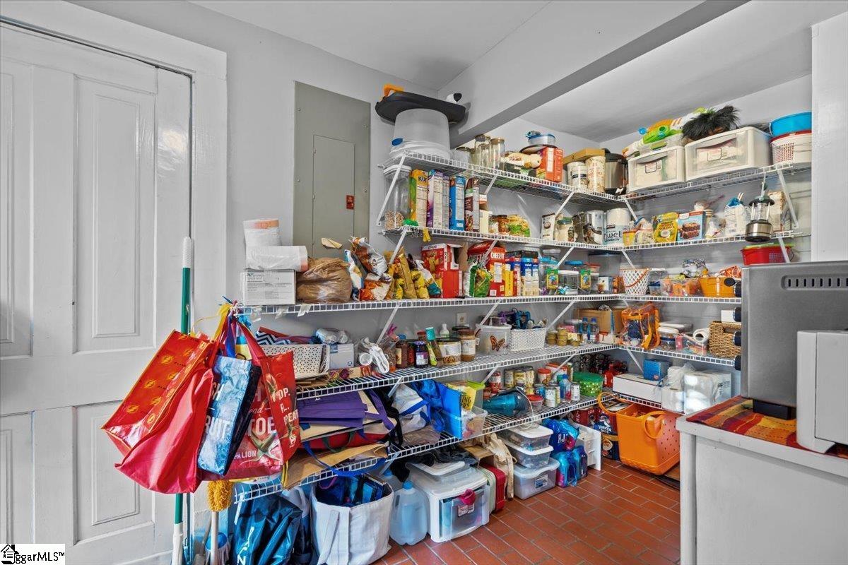 231 Hampton Avenue Greenville, SC 29601