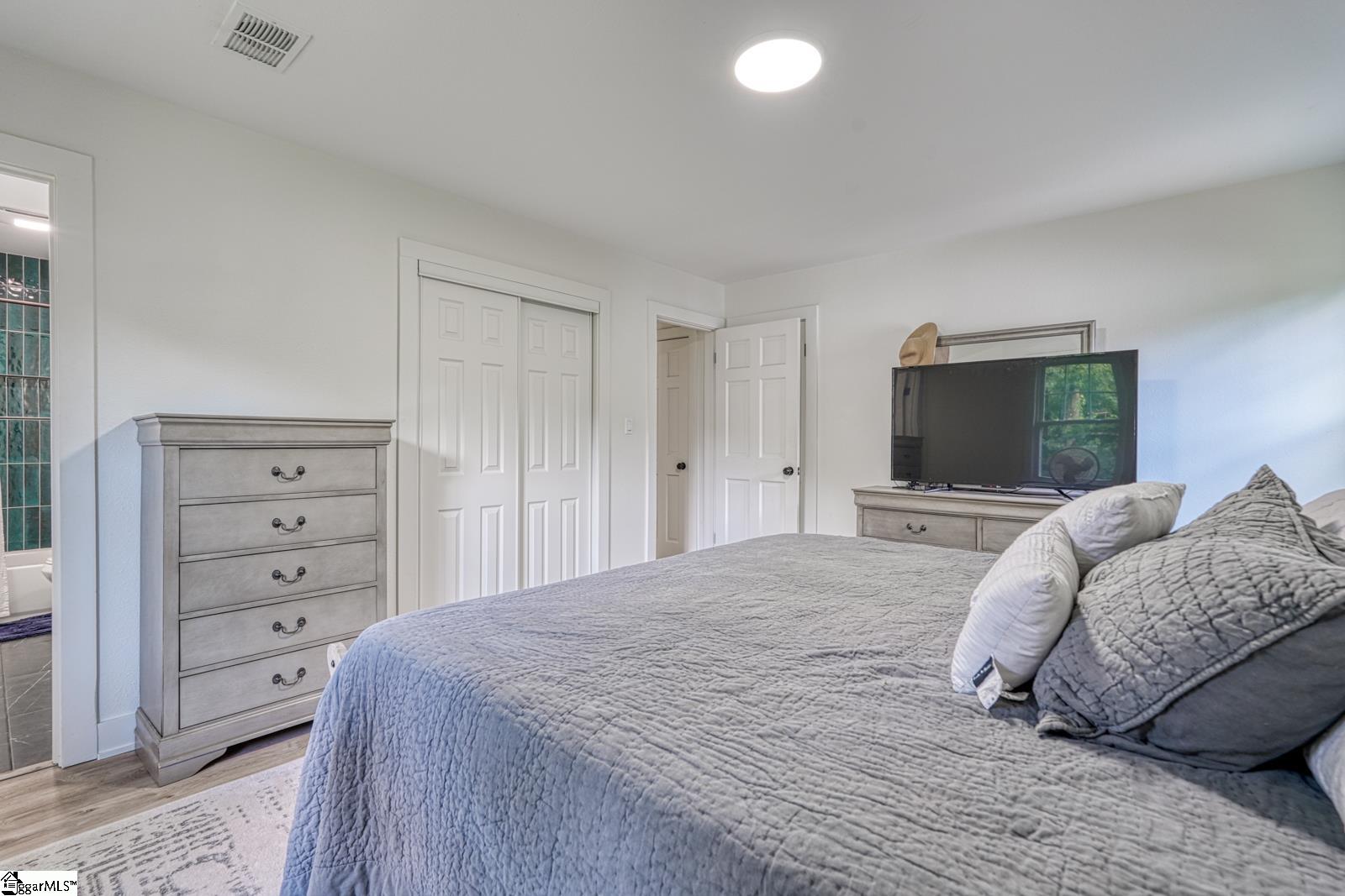 236 Heathwood Drive Spartanburg, SC 29307
