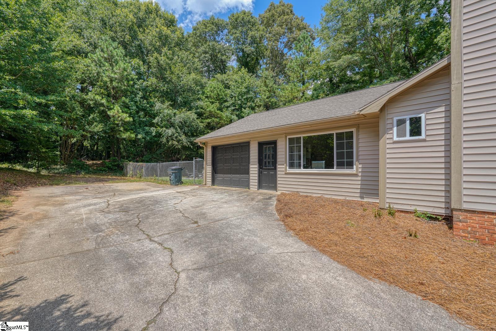 236 Heathwood Drive Spartanburg, SC 29307