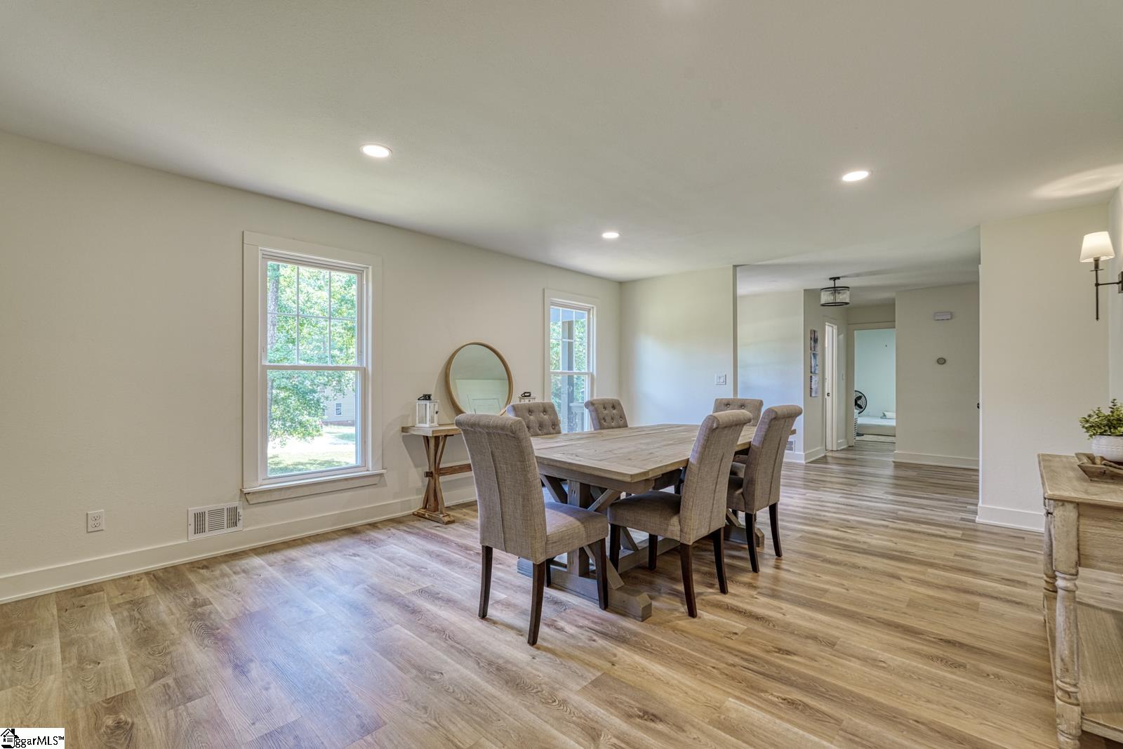 236 Heathwood Drive Spartanburg, SC 29307