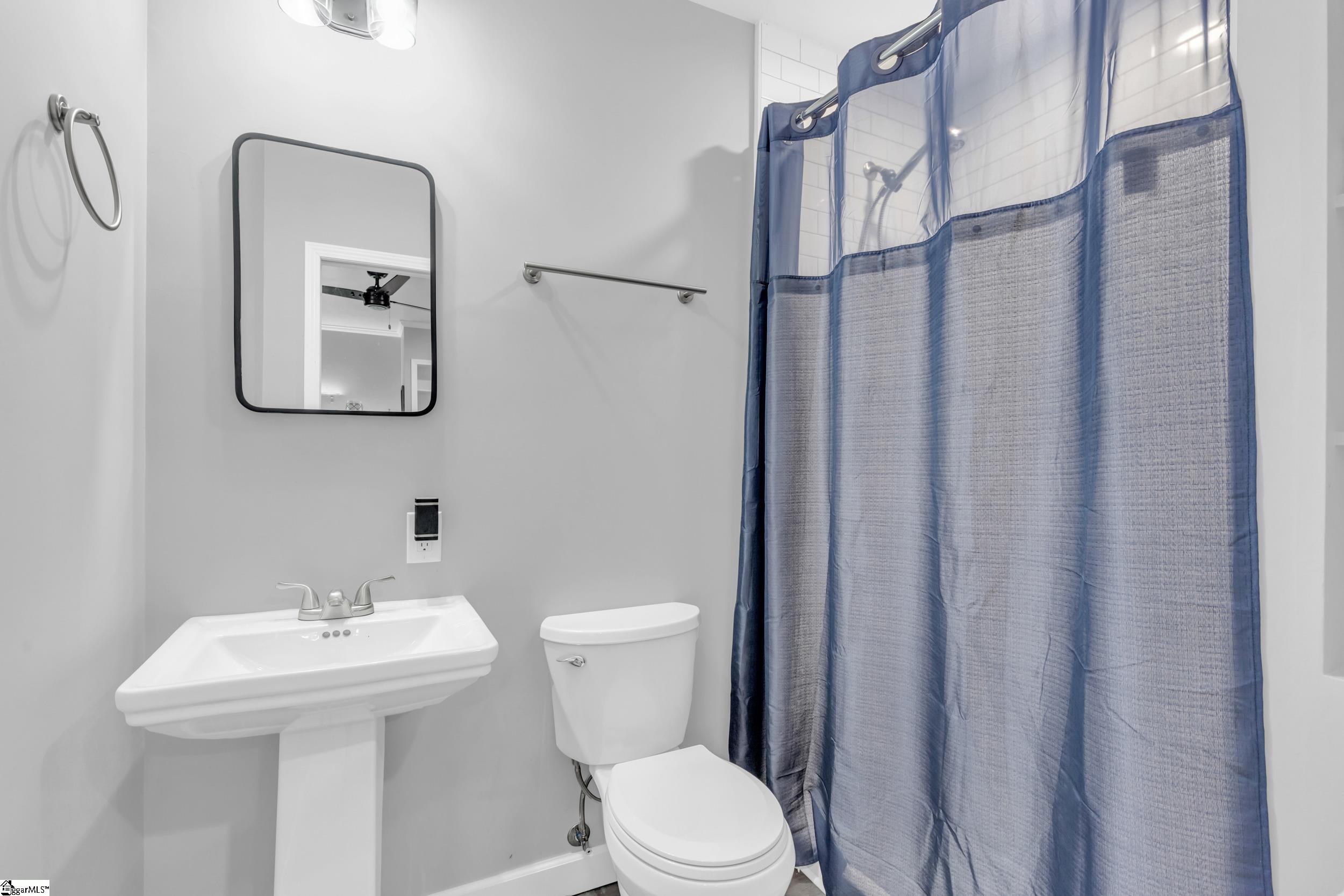 15 Edge Court UNIT Unit B Greenville, SC 29609